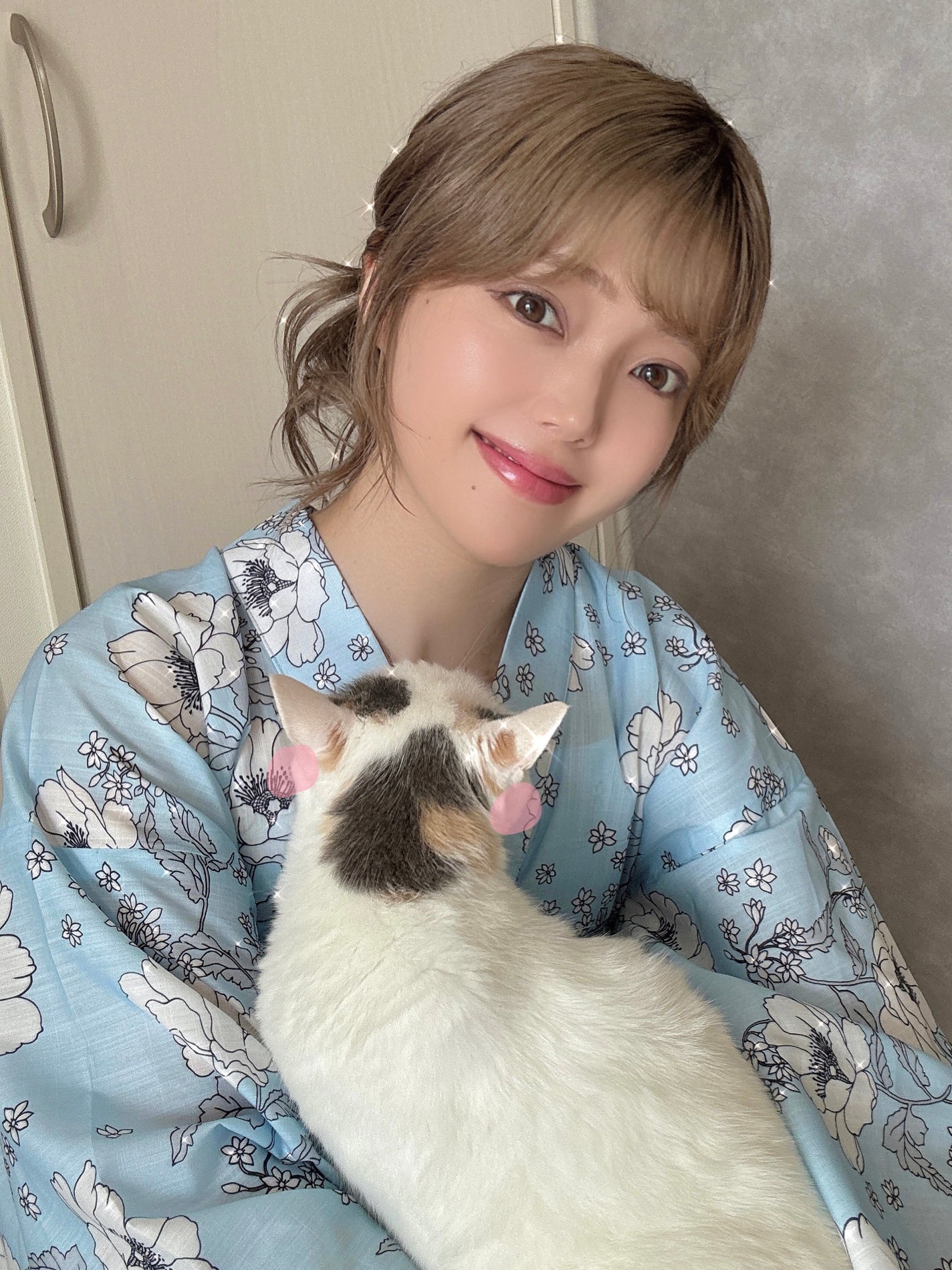 あかり on LIPS 「韓国アイドルも使う、トレンドカラーカラコンがQoo10でデビュ..」(6枚目)