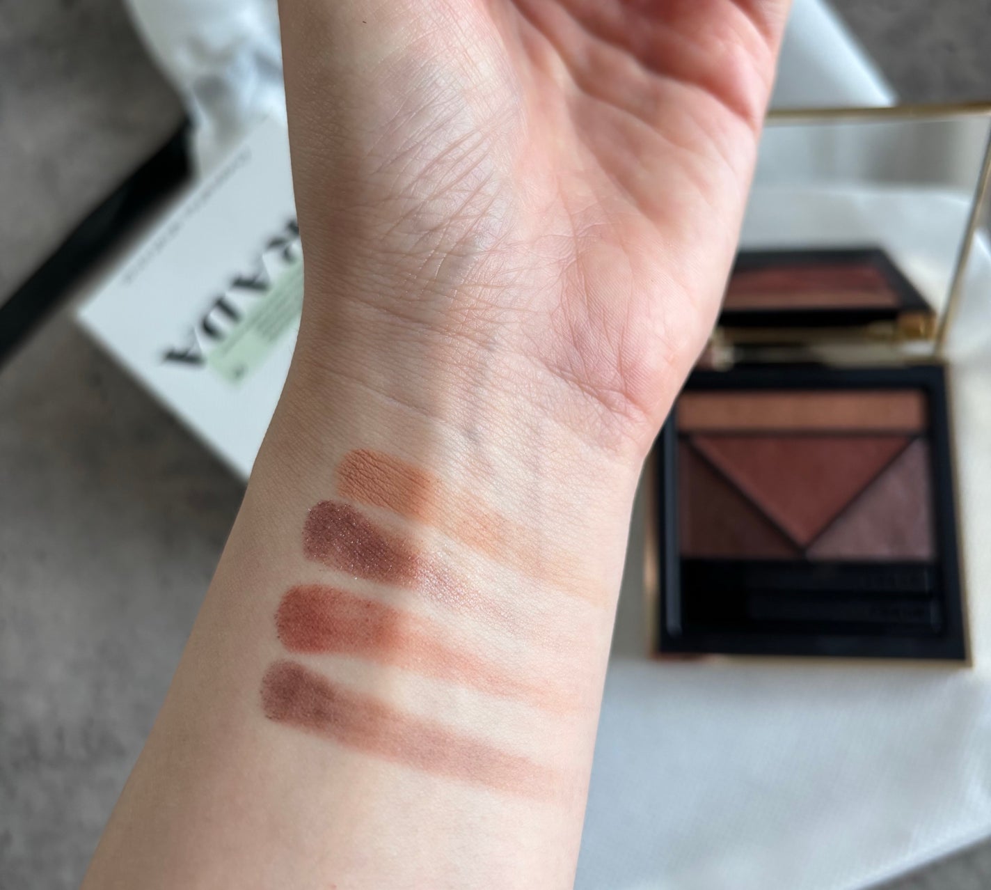 ダイメンションズ マルチエフェクト アイシャドウ/PRADA BEAUTY/アイシャドウパレットを使ったクチコミ(3枚目)