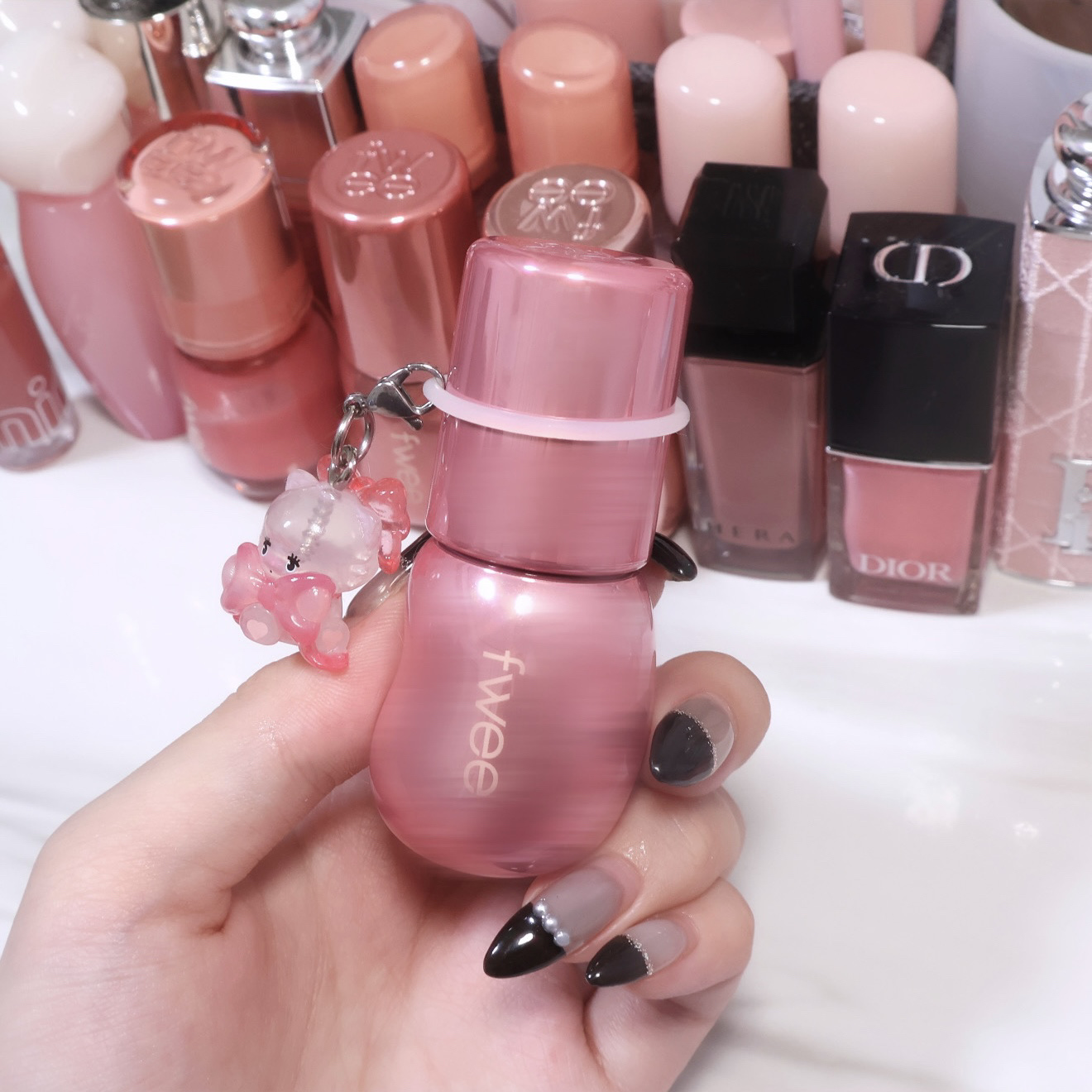 フィー 3Dボリューミンググロス B10 ヨーグルト 70％/fwee/リップグロスを使ったクチコミ（2枚目）