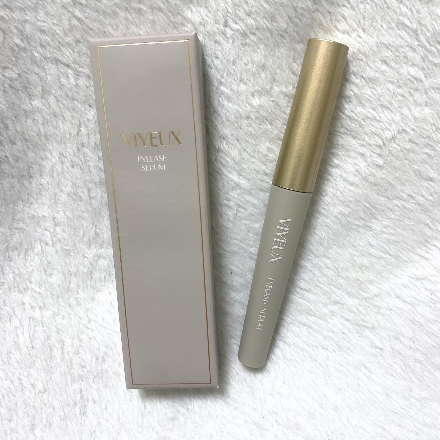 こちらは最近使っているまつ毛美容液✨✨
VIYEUX EYELASH SERUMです！

最近マツパずっとしててまつ毛ケアしてあげたかったので使ってるよ！
美容成分を贅沢に使ったとろみのあるまつげ美容液で目に優しい安心をコンセプトに
長さ・