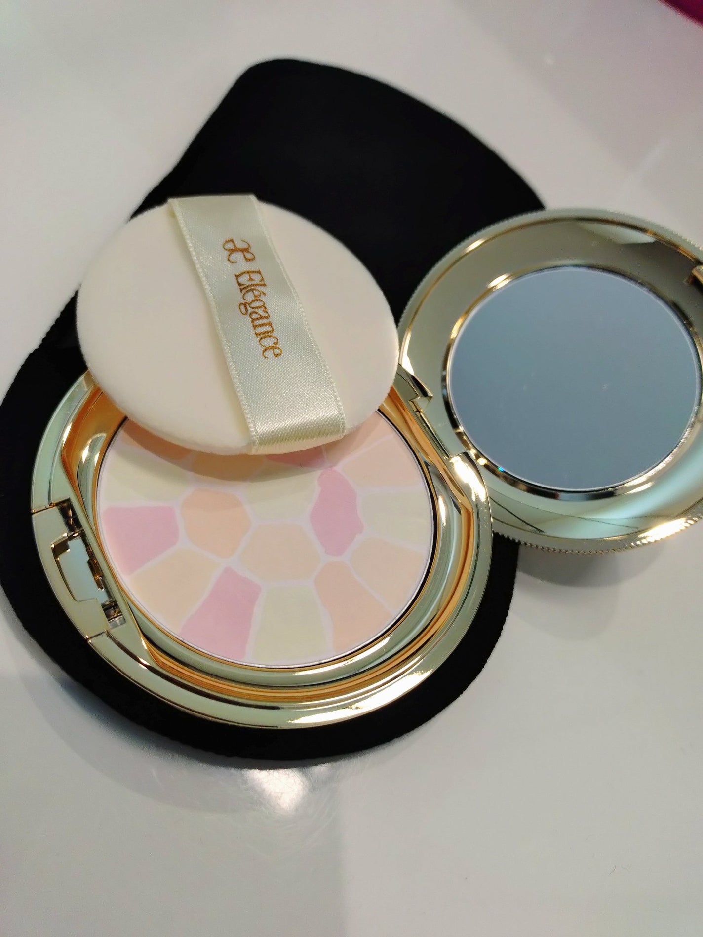 ラ プードル オートニュアンス/Elégance/プレストパウダーを使ったクチコミ(3枚目)