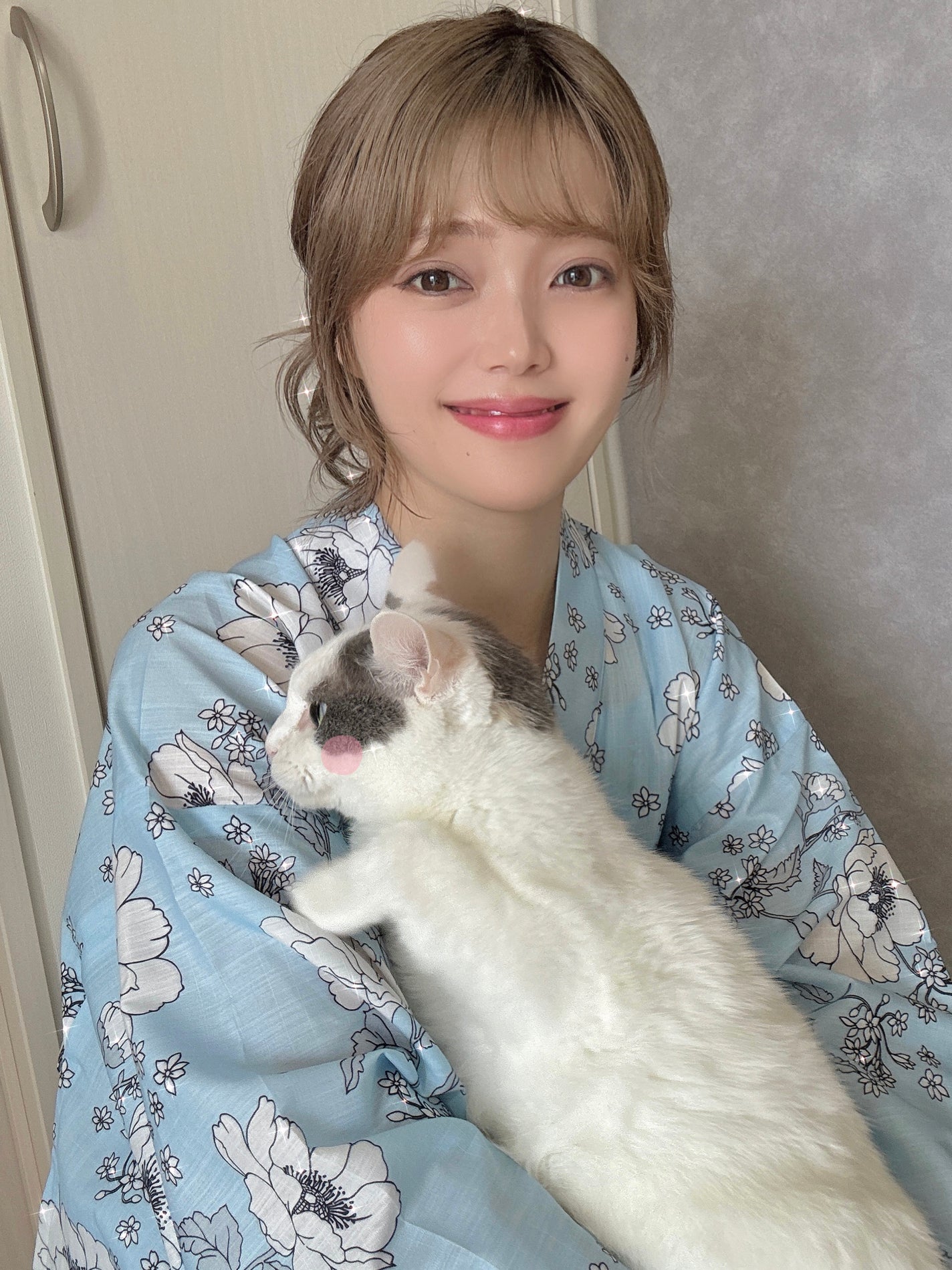 あかり on LIPS 「韓国アイドルも使う、トレンドカラーカラコンがQoo10でデビュ..」(5枚目)