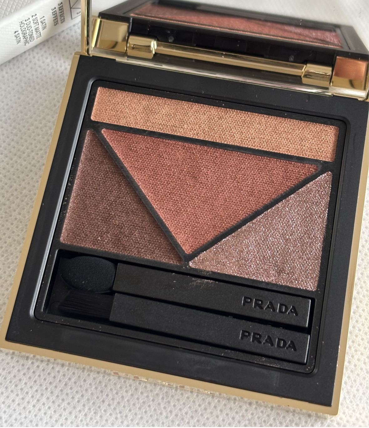 ダイメンションズ マルチエフェクト アイシャドウ/PRADA BEAUTY/アイシャドウパレットを使ったクチコミ（1枚目）