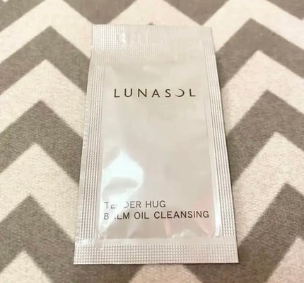 LUNASOL テンダーハグ バームオイルクレンジングのクチコミ「LUNASOL
テンダーハグ バームオイルクレンジング
バームをオイルに溶かし込んだふっくら.....」(1枚目)