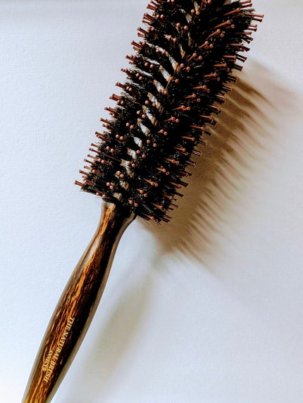 アヌシ 髪艶美人のクチコミ「髪艶美人 
獣毛+ナイロン毛ロールブラシ
ドラッグストアで¥1080
梅雨の時期、湿度が高いと.....」(1枚目)