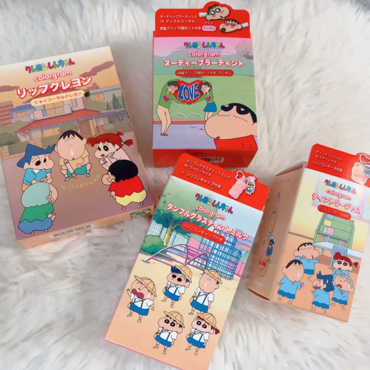 カラーグラムのクレヨンしんちゃんコラボ
ドキがムネムネセットとどいたーー！
かあいいいいい
ヘアクリップ付きはまだもいっこくる💞