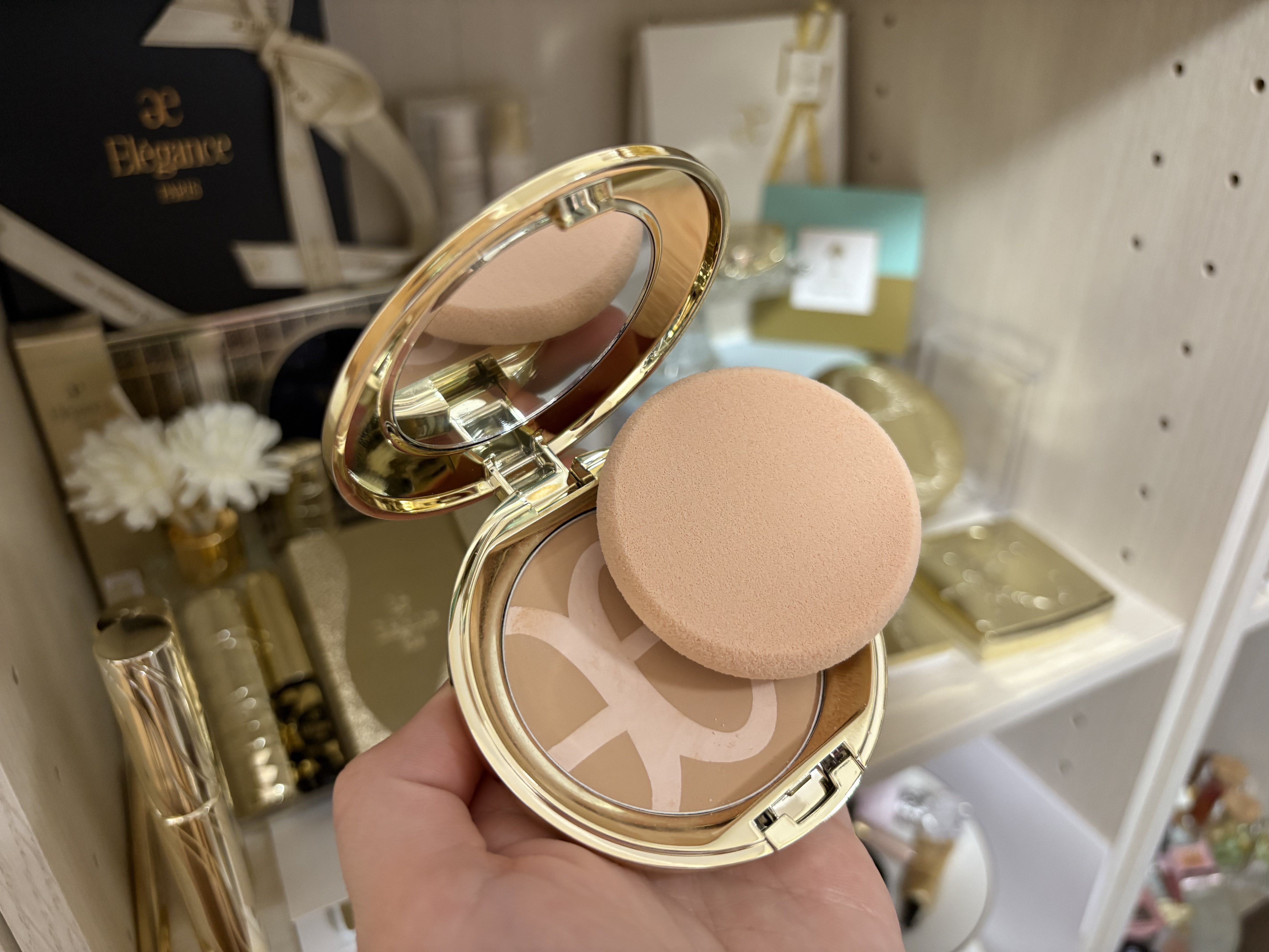 リファイン ヴェルヴェティ ファンデーション NA201/Elégance/パウダーファンデーションを使ったクチコミ（1枚目）