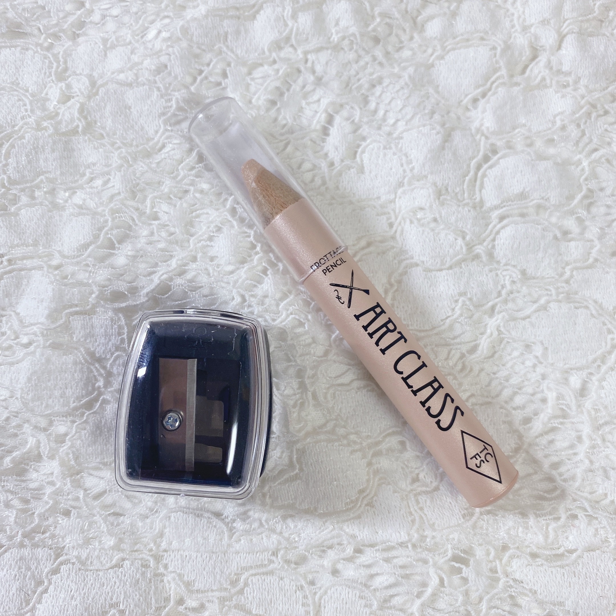 アートクラス フロッタージュペンシル #1 Shining Linen(シャイニングリネン) /too cool for school/スティックアイシャドウを使ったクチコミ（2枚目）