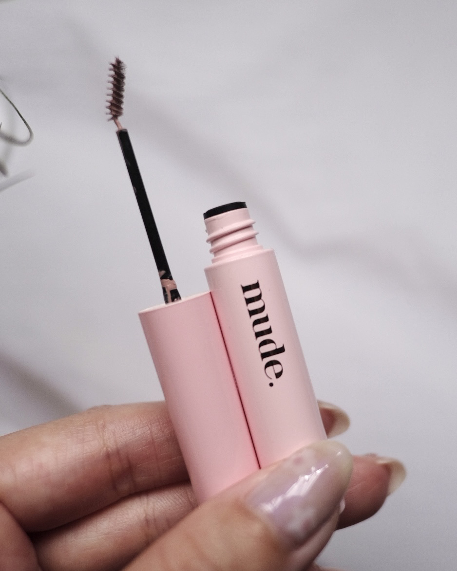 インスパイアスキニーブロウカラ/mude/眉マスカラを使ったクチコミ（3枚目）