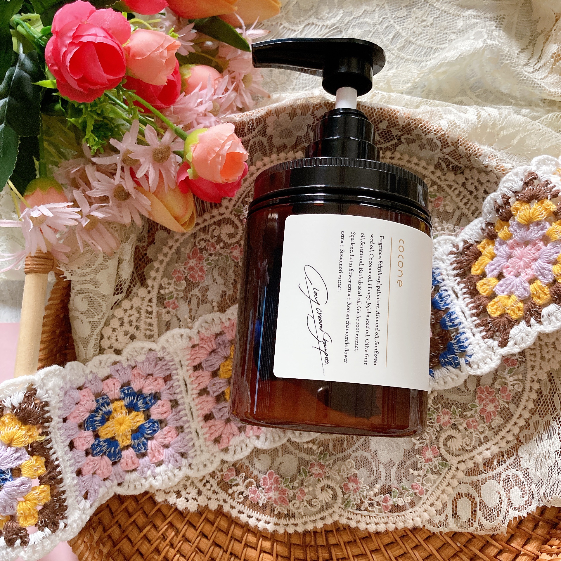 coconeクレイクリームシャンプー　モイスト



海のミネラルをたっぷり含んだ泥を使った、頭皮と髪をやさしく洗い上げる泡立たないクリームシャンプー。

忙しい毎日にも取り入れやすく、１本でコンディショナー不要の時短ケアが可能です。

地