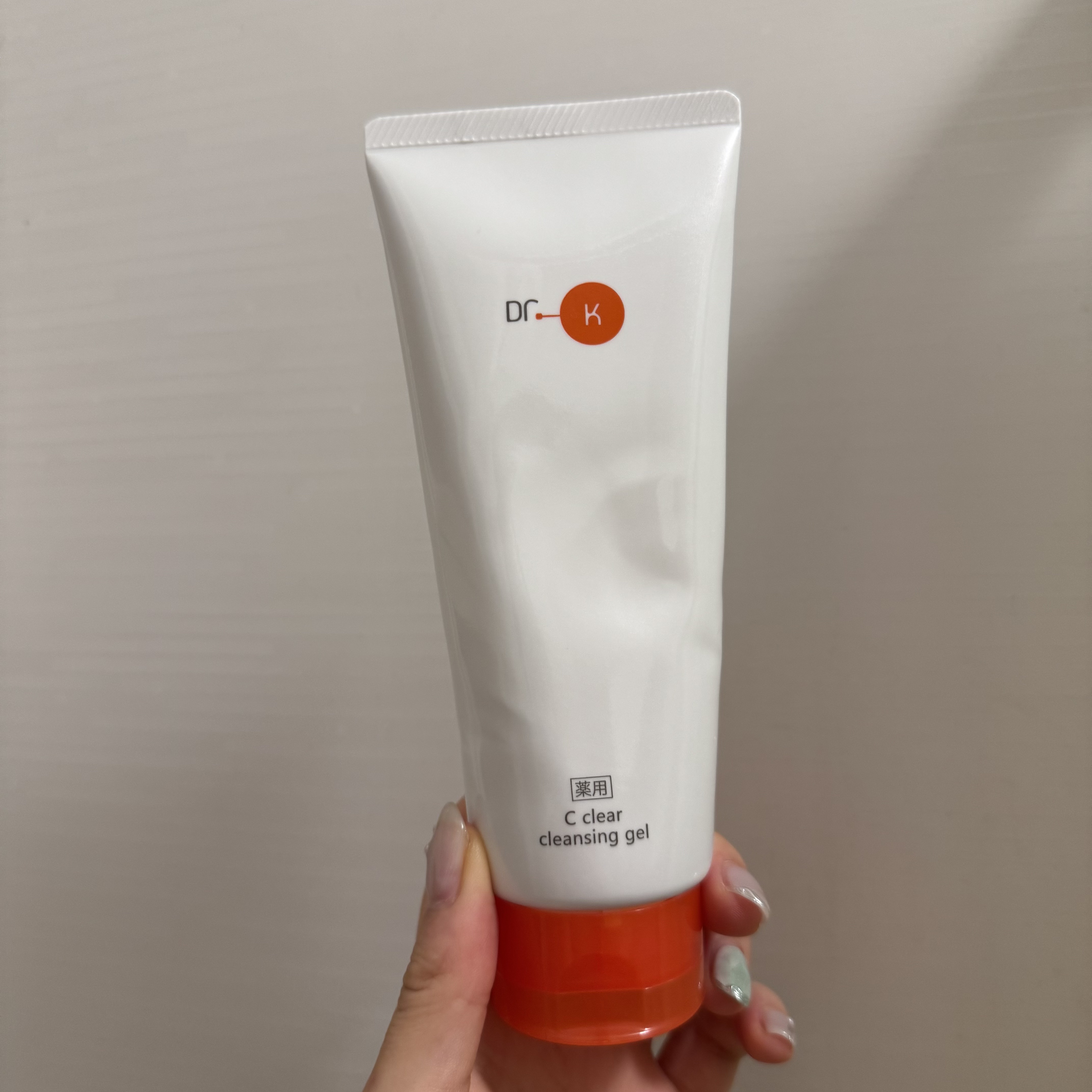 ドクターケイ 薬用Cクリアクレンジングジェル¥3,850

ジェルクレンジング探しの度に出ていて
はじめて水性ジェルを使ってみました！

これ凄い！！！！大好きです！
ツルツルになるけど乾燥しない🙆‍♀️油分が肌に残らないからニキビやコメ