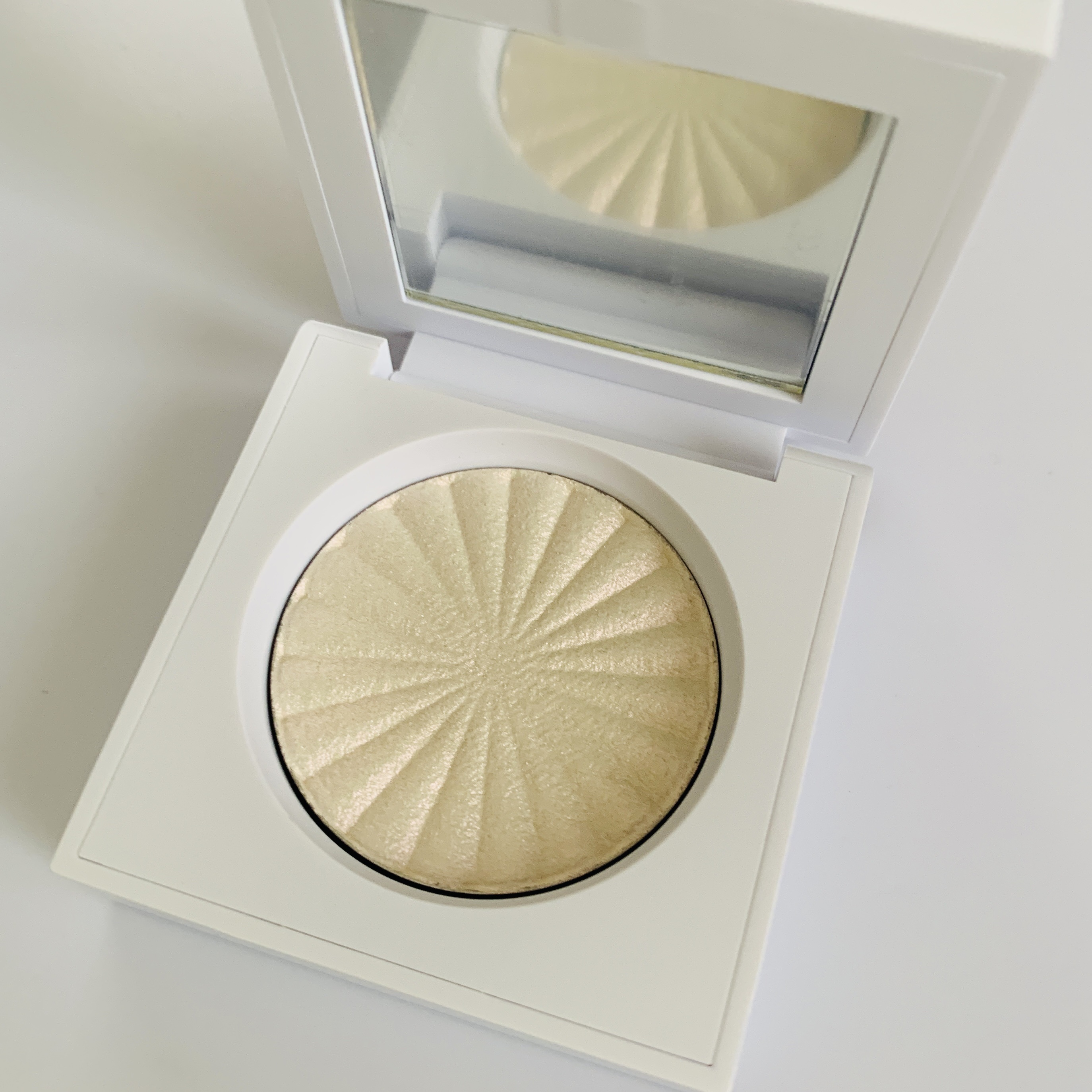 OFRA mini Highlighter/Ofra Cosmetics/パウダーハイライトを使ったクチコミ（2枚目）