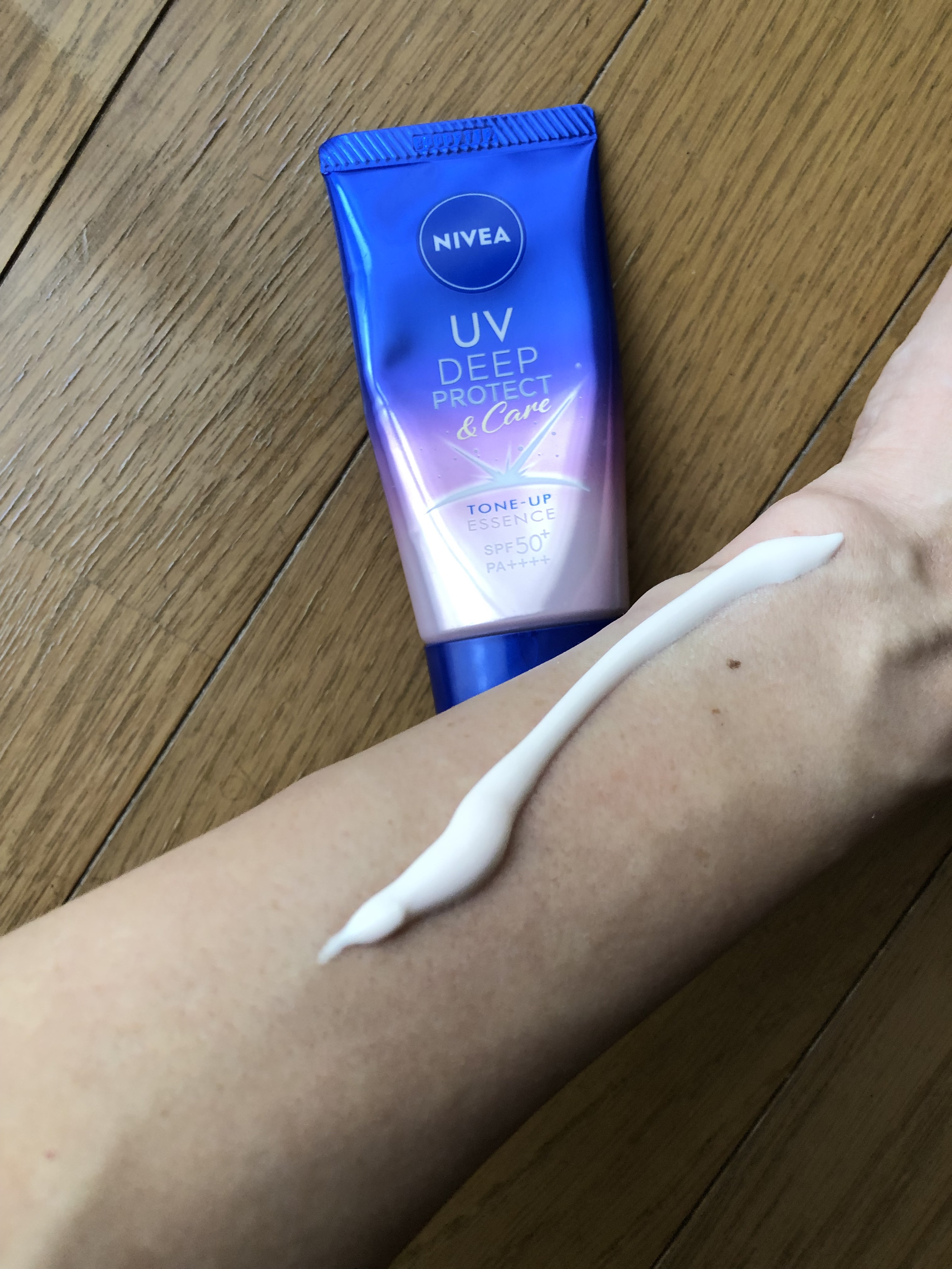 ニベアUV ディープ プロテクト＆ケア トーンアップ エッセンス/ニベア/日焼け止めローションを使ったクチコミ（1枚目）