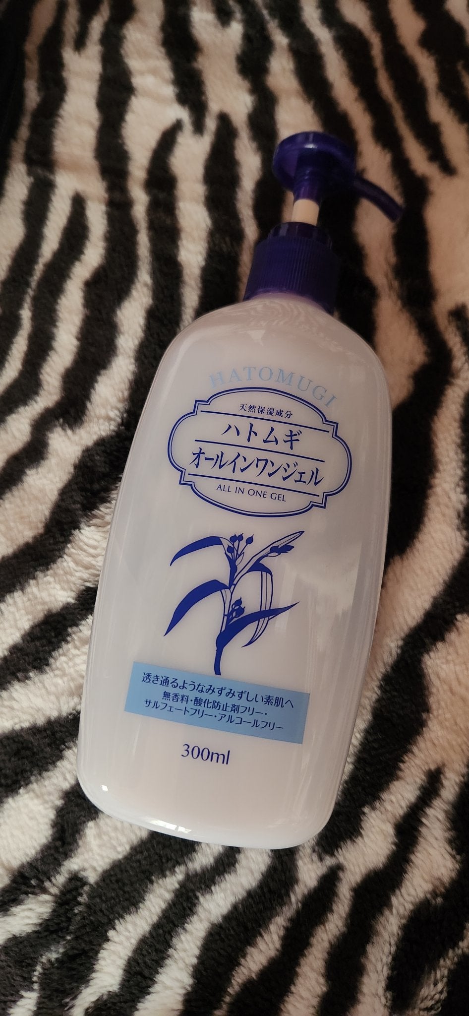 まりん on LIPS 「スキンケア…このオールインワン好きなんですけど、この時期どうし..」(1枚目)