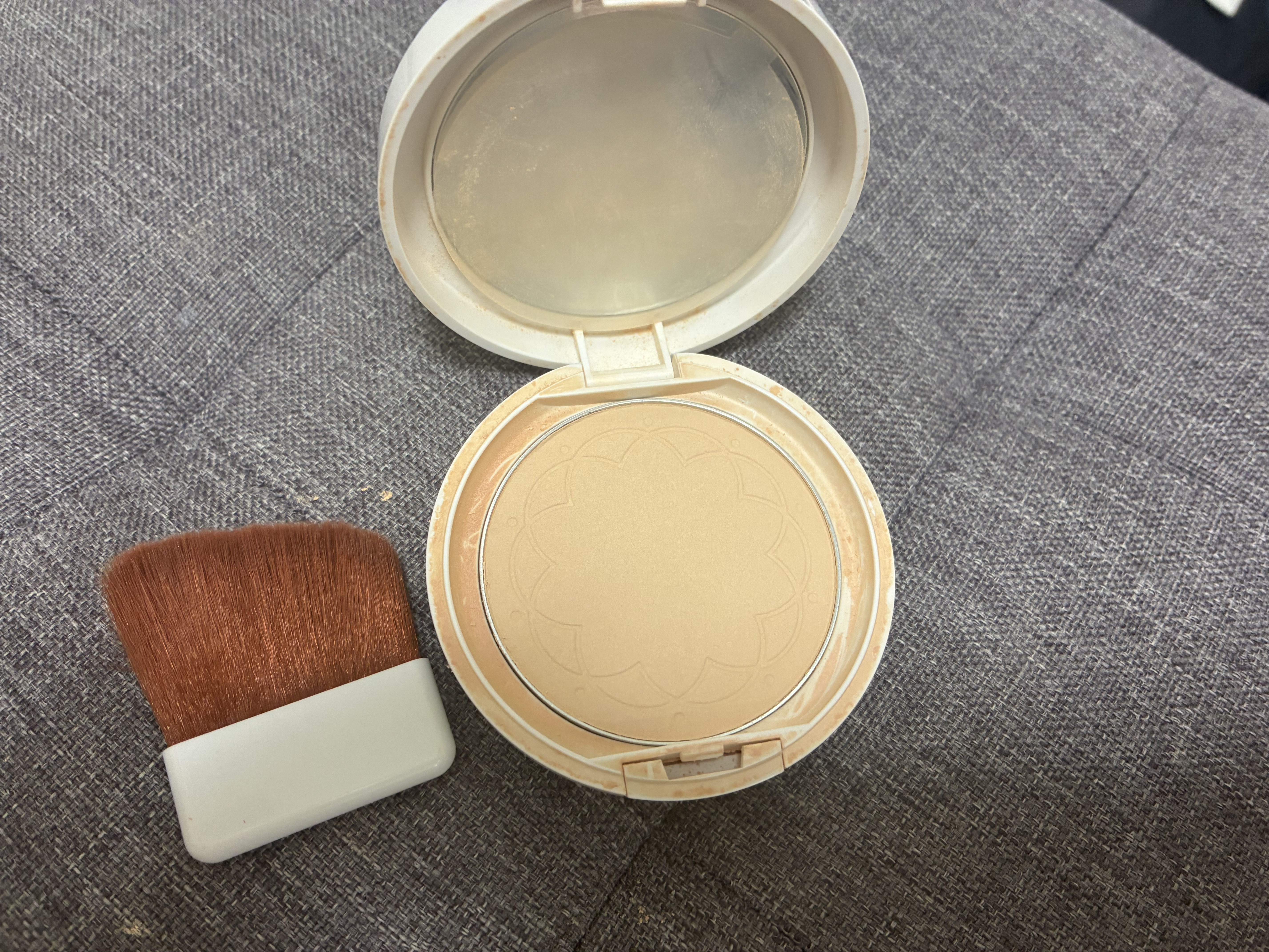 UVシルクカバーパウダー/CEZANNE/プレストパウダーを使ったクチコミ（2枚目）