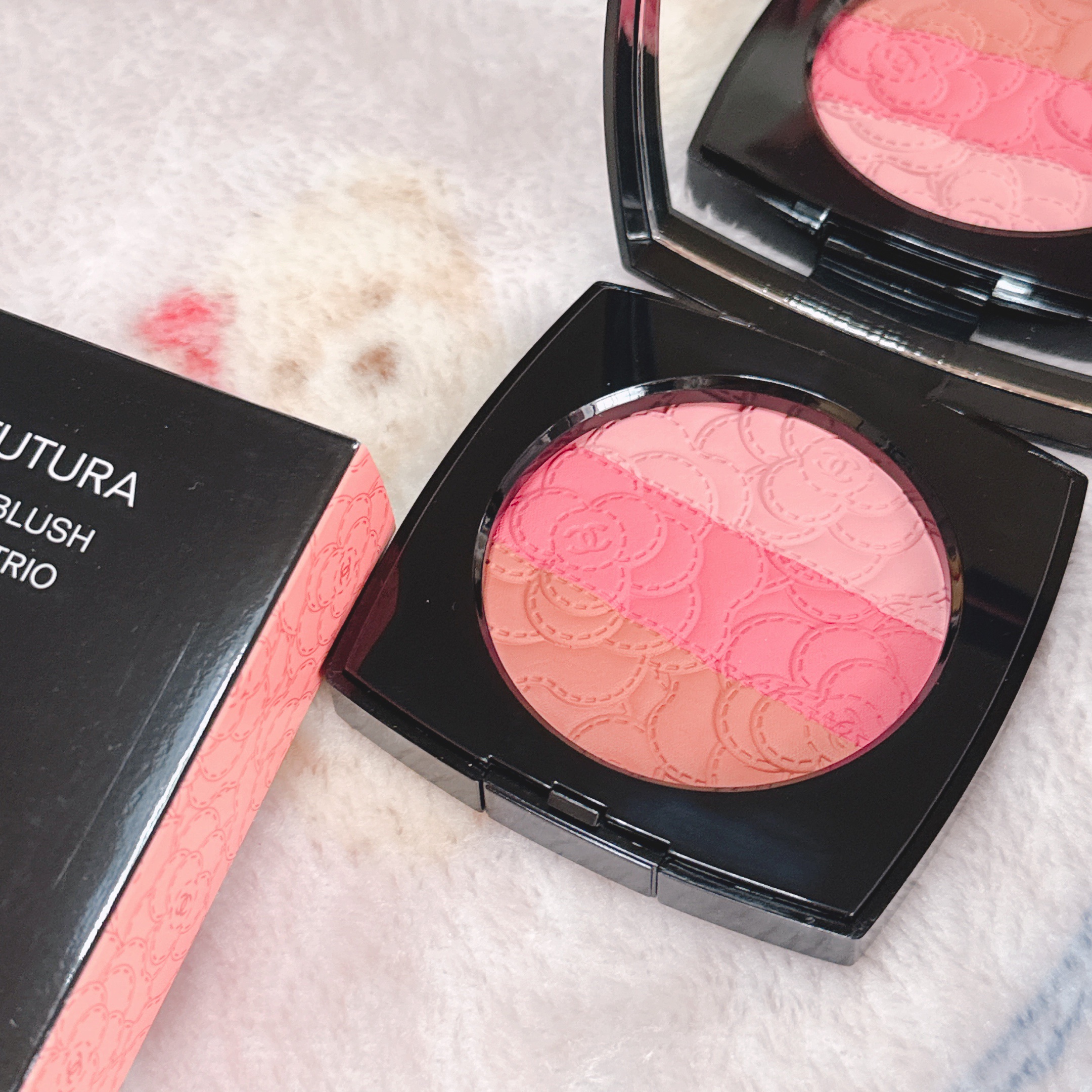 カメリア フトゥーラ/CHANEL/パウダーチークを使ったクチコミ（1枚目）