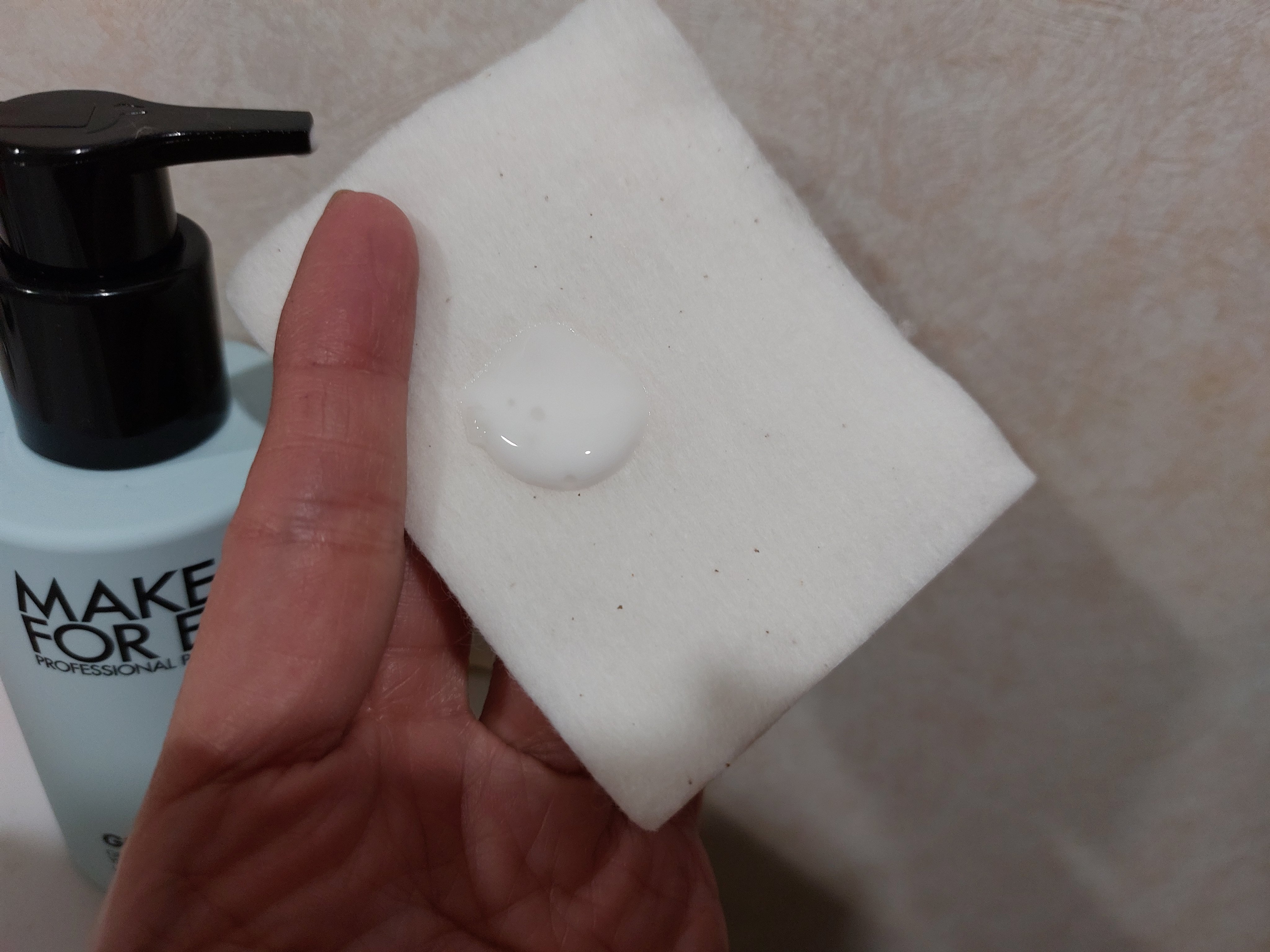 ジェントル アイジェル/MAKE UP FOR EVER/ポイントメイクリムーバーを使ったクチコミ（2枚目）