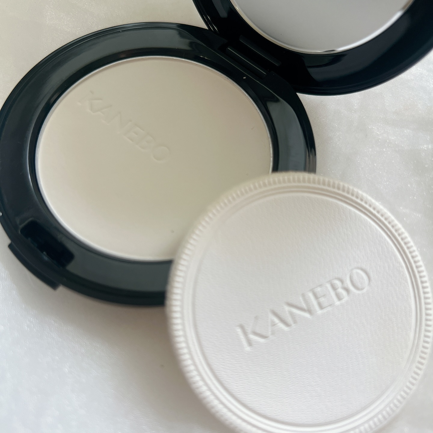 カネボウ　クリスタライズドフィックスパウダー/KANEBO/プレストパウダーを使ったクチコミ（3枚目）