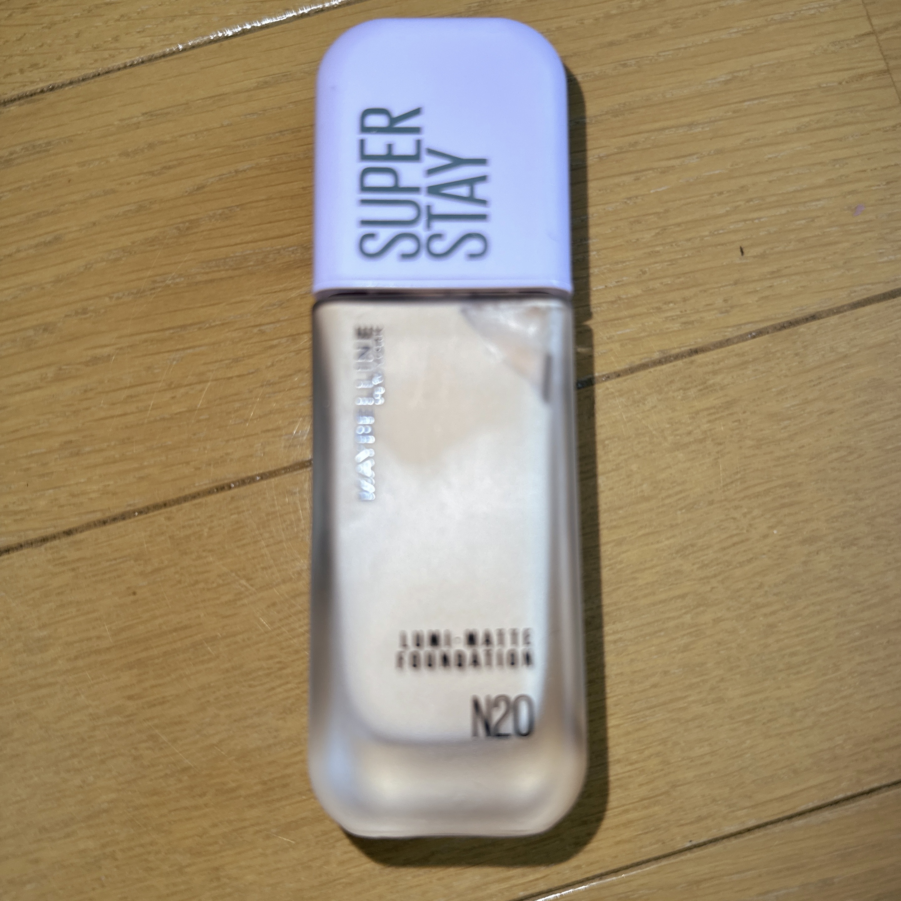 MAYBELLINE NEW YORK　SPステイ ルミマット リキッド ファンデーション　N20　¥2,992

最初手に出した時は自分には白すぎるかもと思いましたが、顔に伸ばしてみると伸びが良くて馴染んでくれました。

半プッシュで全顔