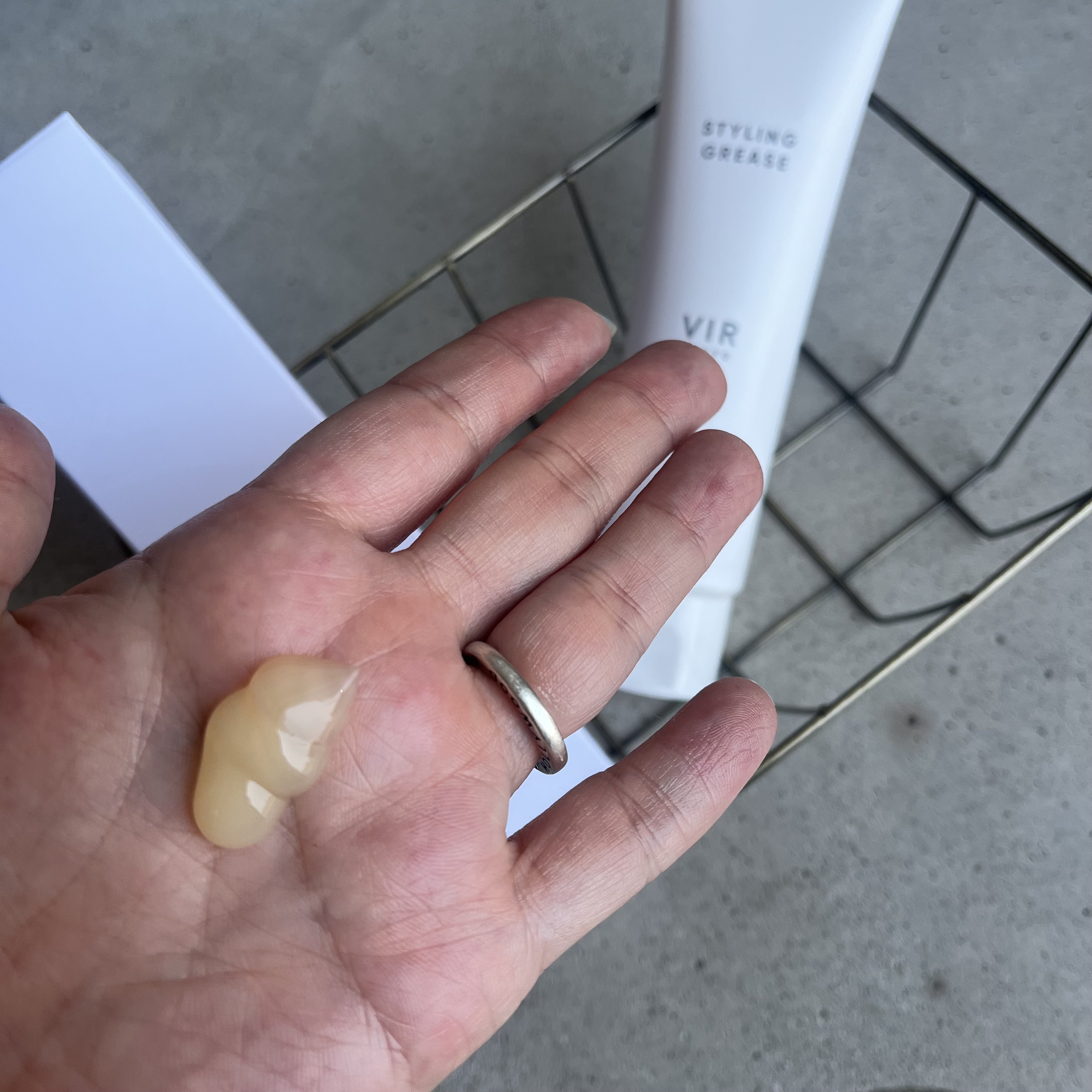 スタイリンググリース/VIR TOKYO/その他スタイリングを使ったクチコミ（2枚目）