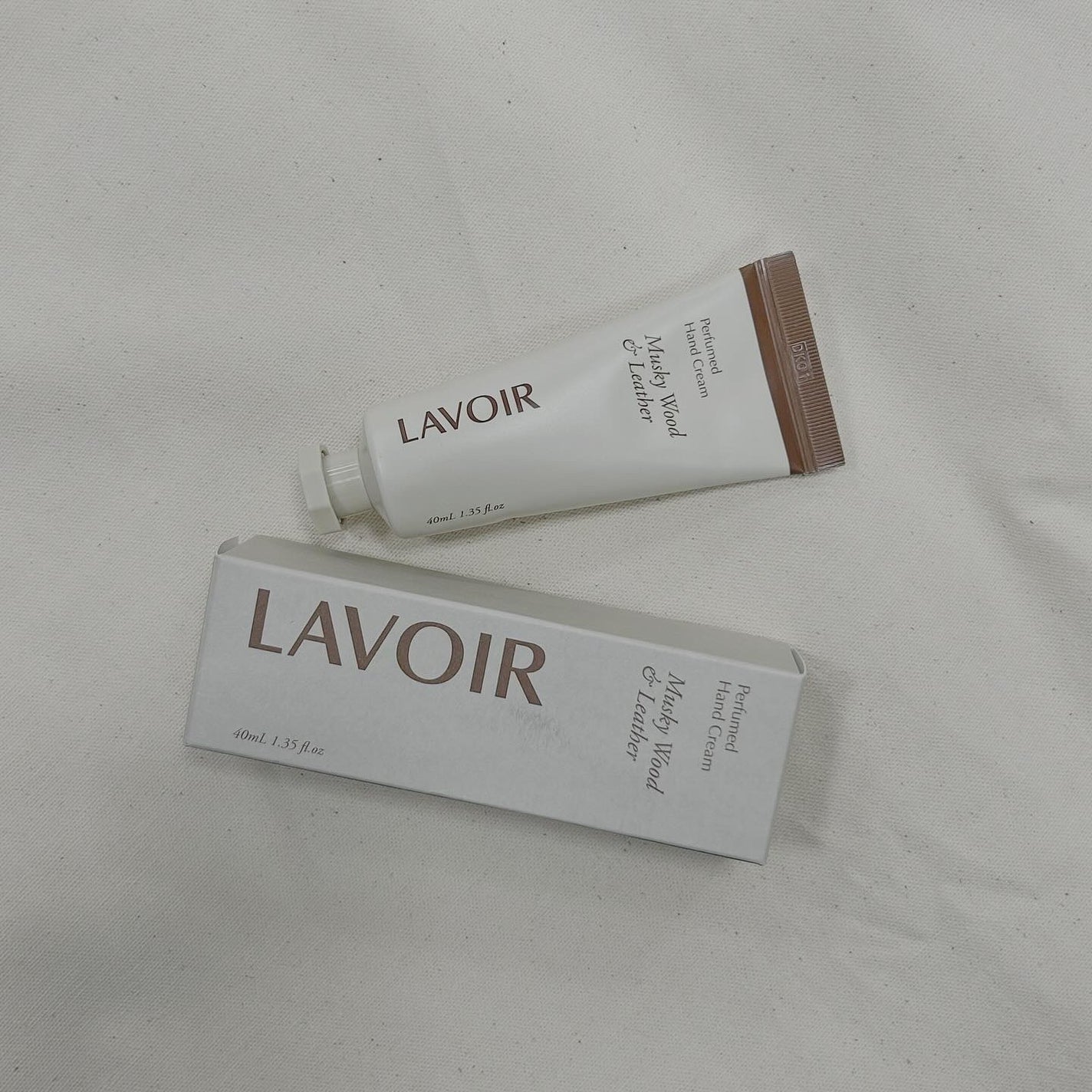 パフュームハンドクリーム ホワイトムスク&アンバー/LAVOIR/ハンドクリームを使ったクチコミ(5枚目)