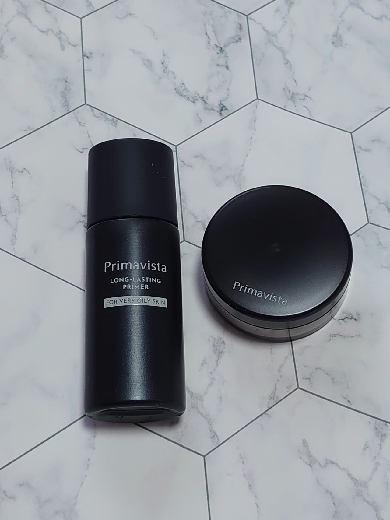 スキンプロテクトベース＜皮脂くずれ防止＞ 超オイリー肌用 本品 25ml+マットパウダー オイリー肌用ミニ1.5g セット(限定)/プリマヴィスタ/化粧下地を使ったクチコミ（2枚目）