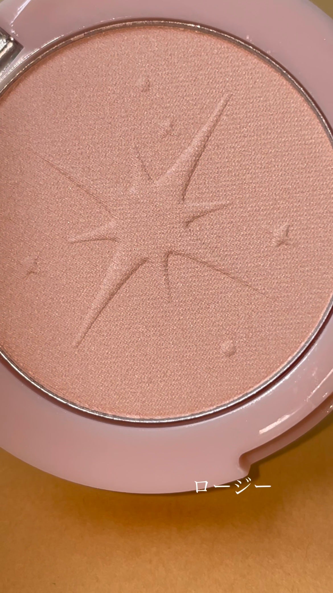 しぃ on LIPS 「エチュードのピュアな煌めき放つうるツヤハイライターフェイスブラ..」(2枚目)