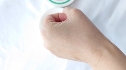 薬用さらさらデオドラントパウダー/デオナチュレ/デオドラント・制汗剤を使ったクチコミ(4枚目)