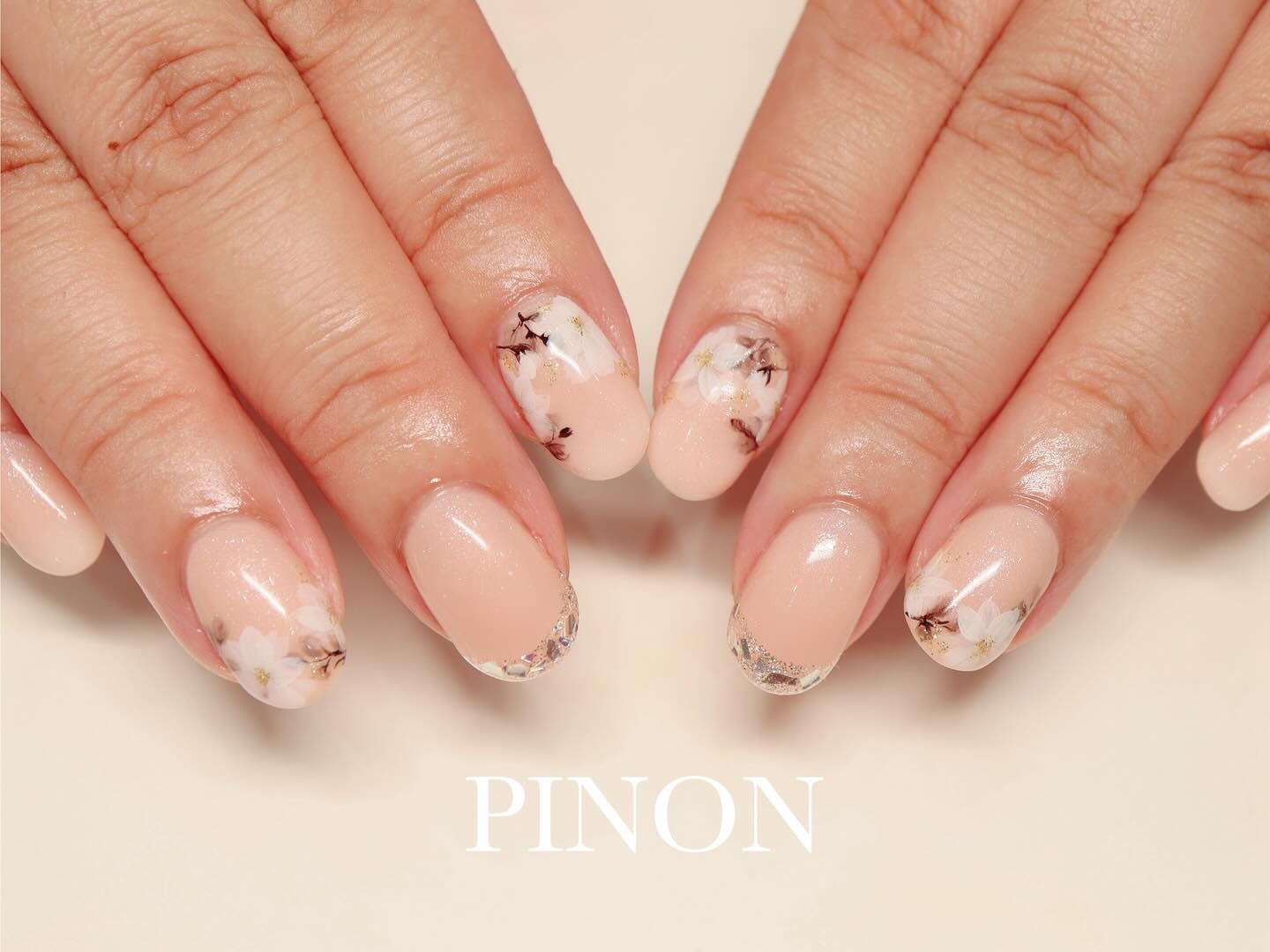 #フラワーネイル,#ナチュラルカラーネイル,#お花ネイル,#大人ネイルのネイルデザイン