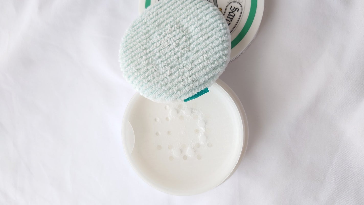 薬用さらさらデオドラントパウダー/デオナチュレ/デオドラント・制汗剤を使ったクチコミ(3枚目)