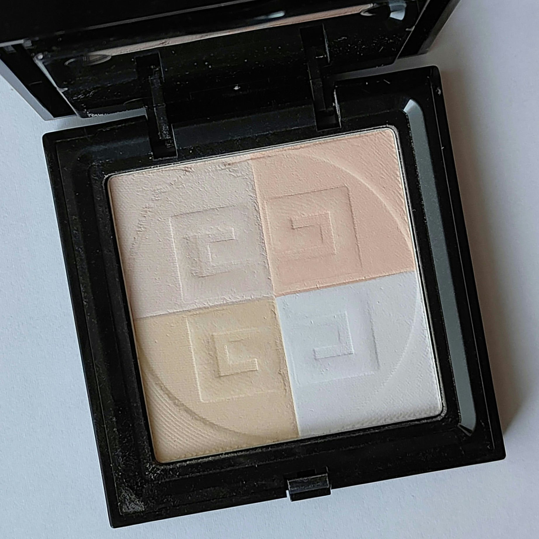 プリズム・リーブル・プレストパウダー	 No.2 ホワイト・サテン/GIVENCHY/プレストパウダーを使ったクチコミ（1枚目）