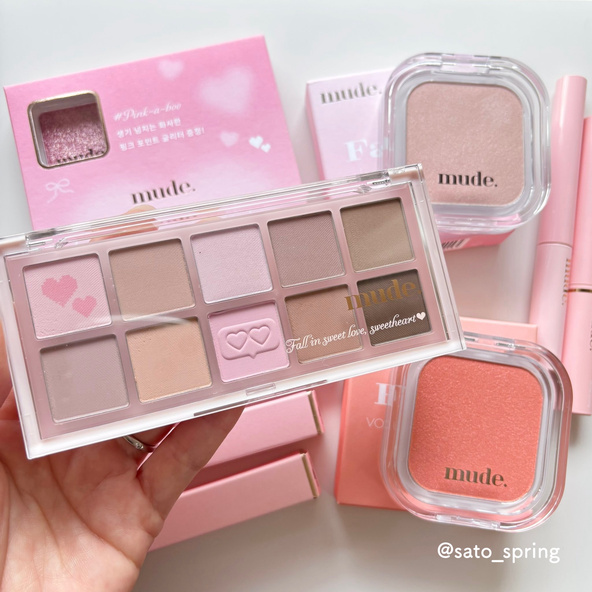 ミュードのラブダイアリーエディション🦢

✔︎アイシャドウパレット
マットで可愛らしくくすみを抑えたピンク系パレット。

✔︎マスカラ
アッシュラベンダーとウェーブの2色で抜け感が出るマスカラ👀 

✔︎アイブロウマスカラ
アッシュピン