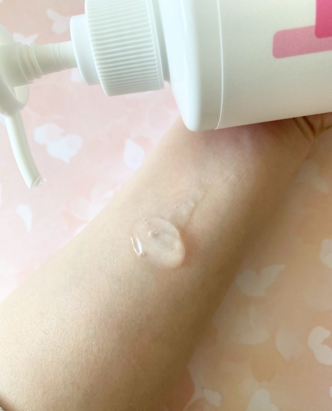 はっぱ*フォロバ100のクチコミ「

大容量で使いやすいポンプタイプ！！
手に取ってみるとプルプルのジェルが。

なめらかにお肌.....」（3枚目）