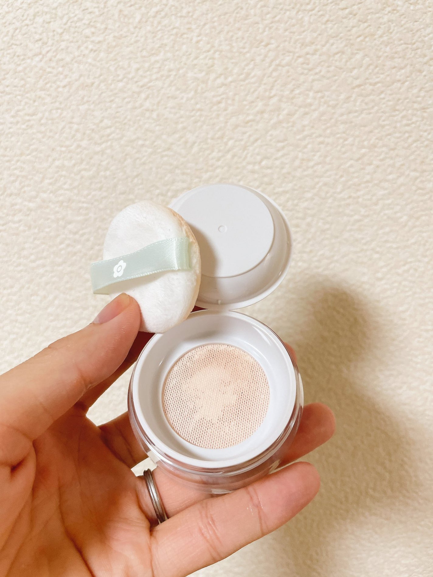 デイジードール シルキー フィックス パウダー/DAISY DOLL by MARY QUANT/ルースパウダーを使ったクチコミ(2枚目)