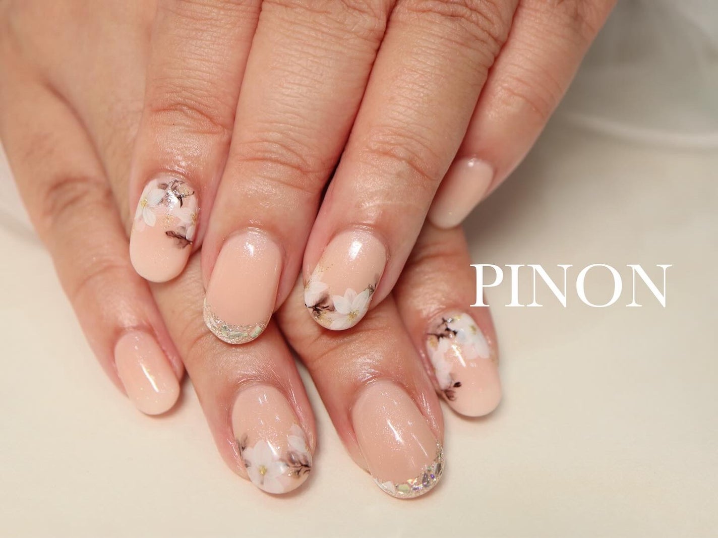 shino on LIPS 「designcourseoptionラメフレンチ+200〜フラ..」(2枚目)