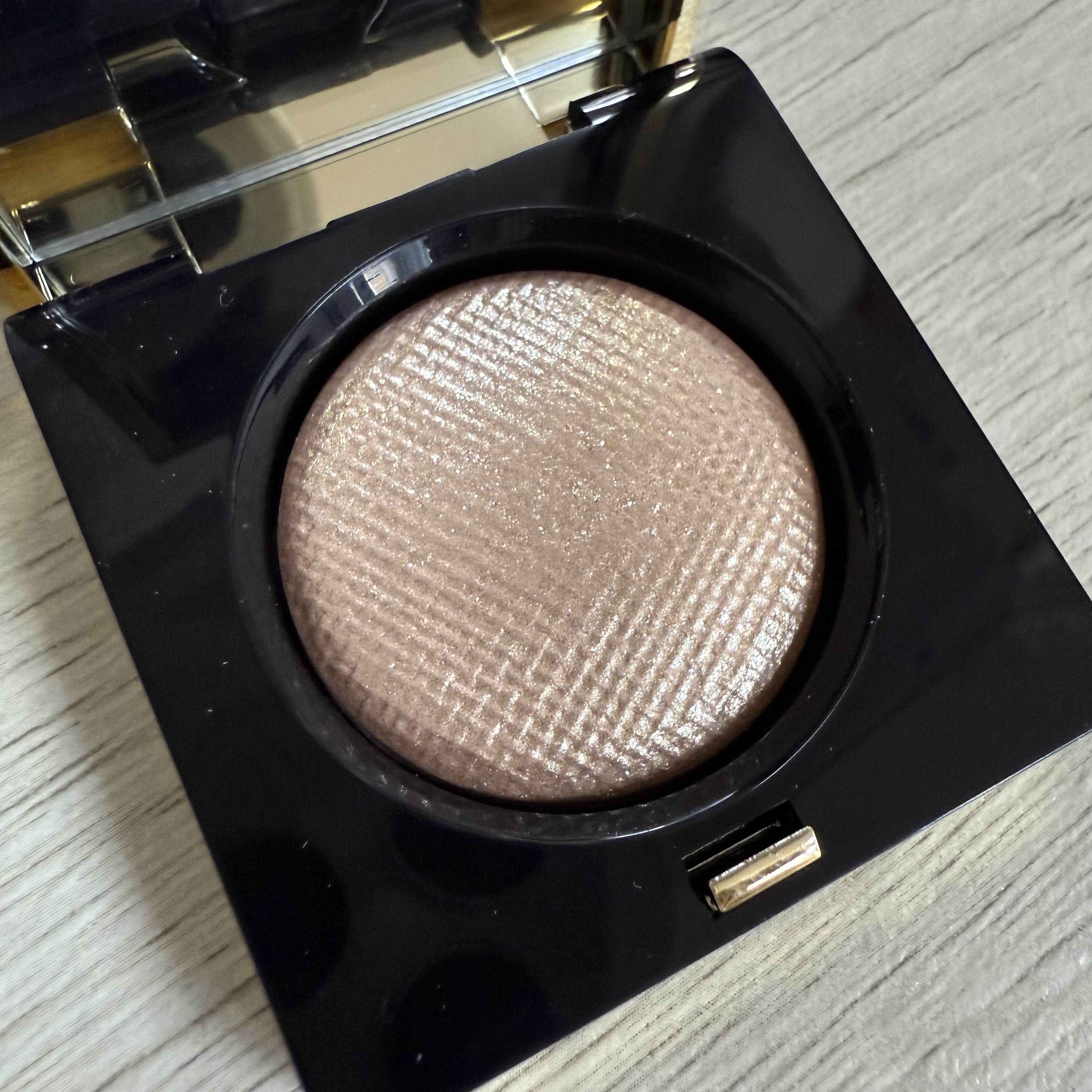 リュクスアイシャドウ/BOBBI BROWN/単色アイシャドウを使ったクチコミ（2枚目）