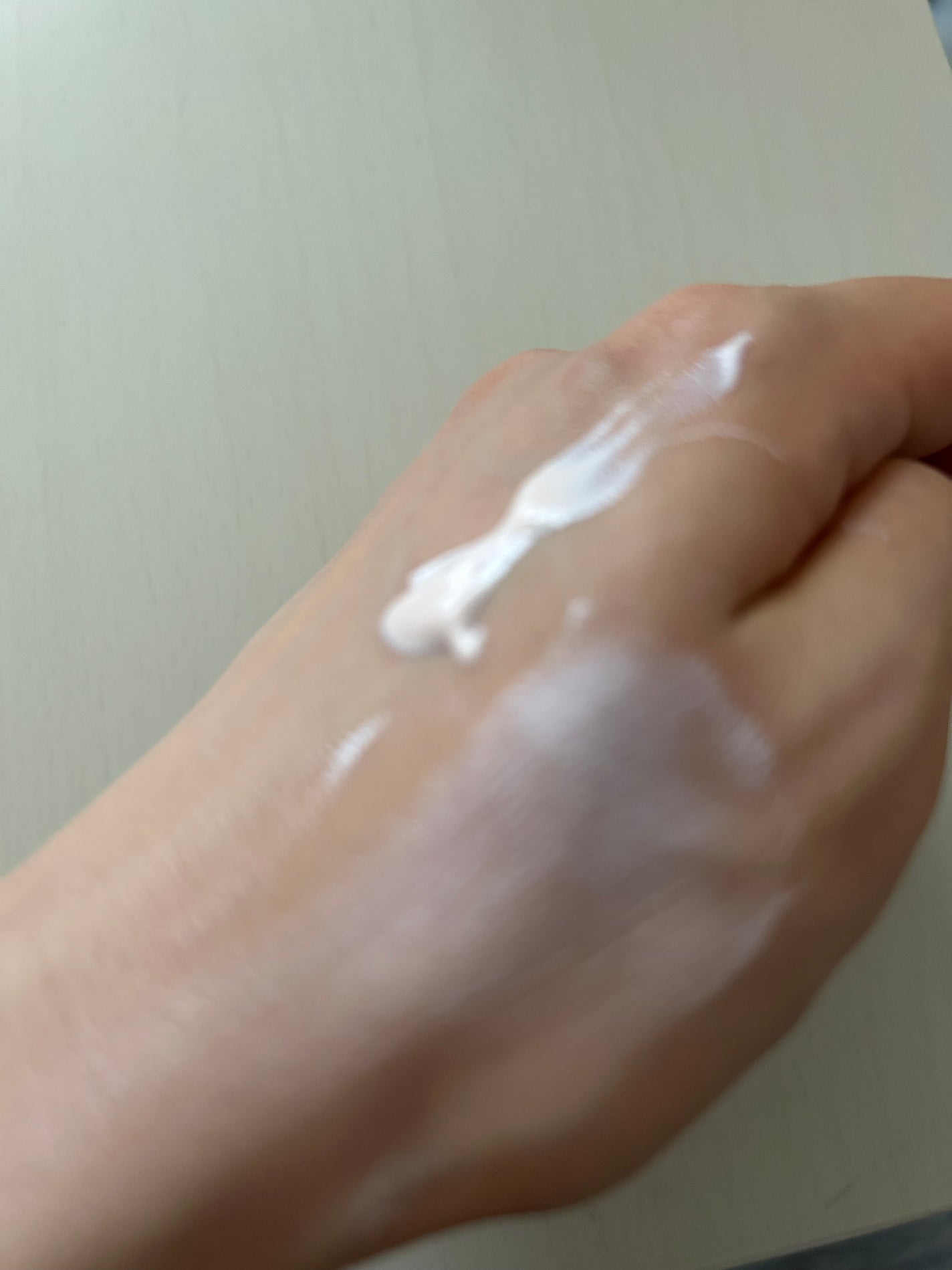 ナチュラルベールUVエッセンス/スキンアクア/日焼け止めクリームを使ったクチコミ(3枚目)