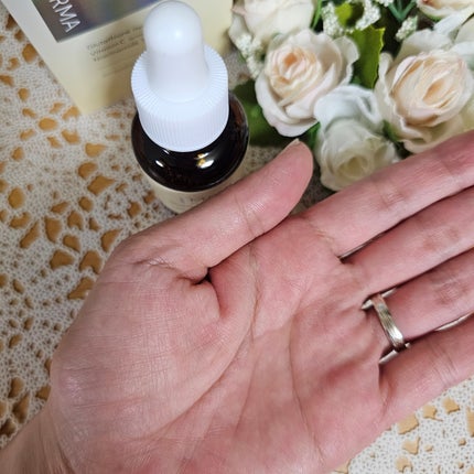 シュンプウ on LIPS 「少し大きめのレインボーカラーと淡い黄色のお箱に入っていますセラ..」(4枚目)