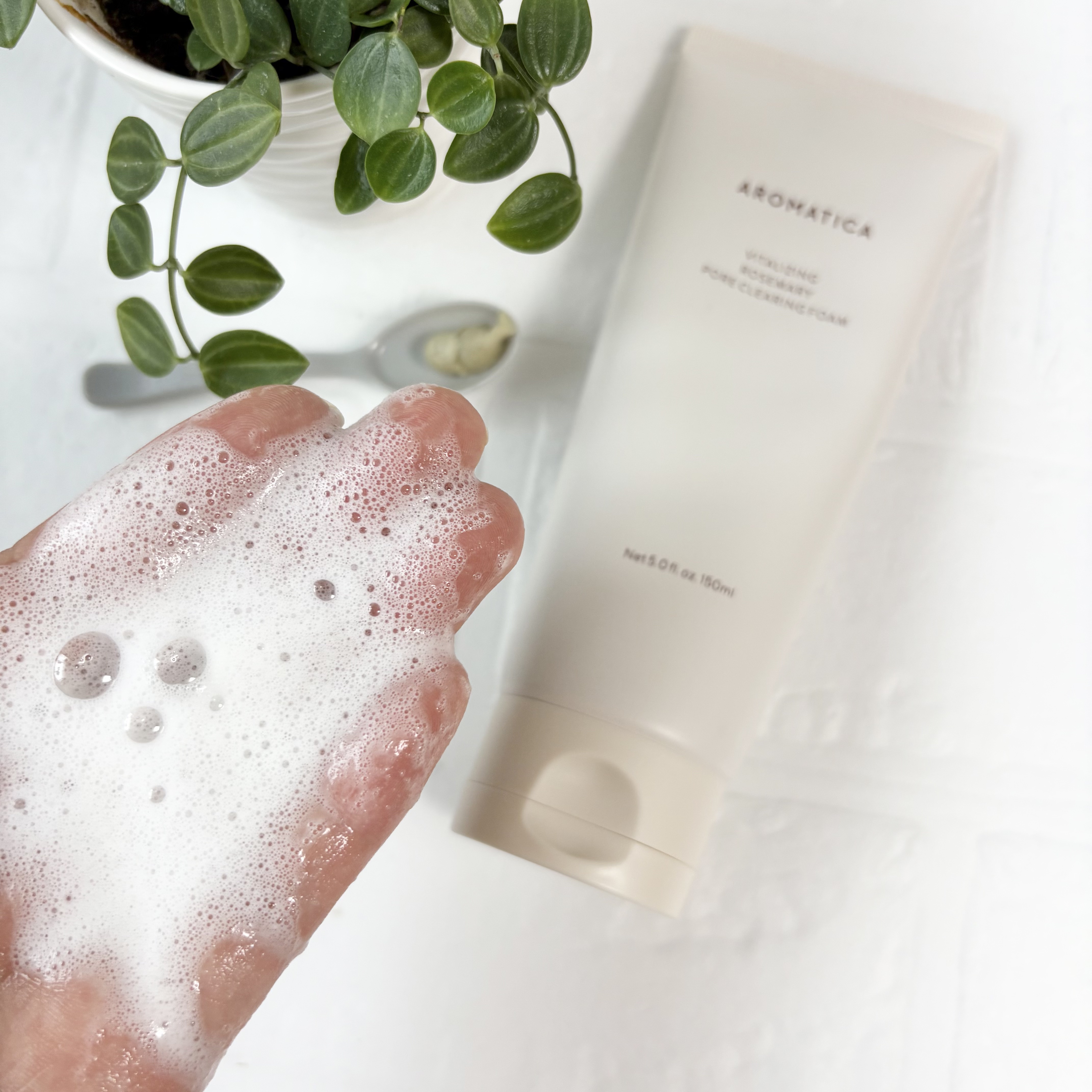 バイタライジング　ローズマリーポアクレンジングフォーム/AROMATICA/洗顔フォームを使ったクチコミ（3枚目）