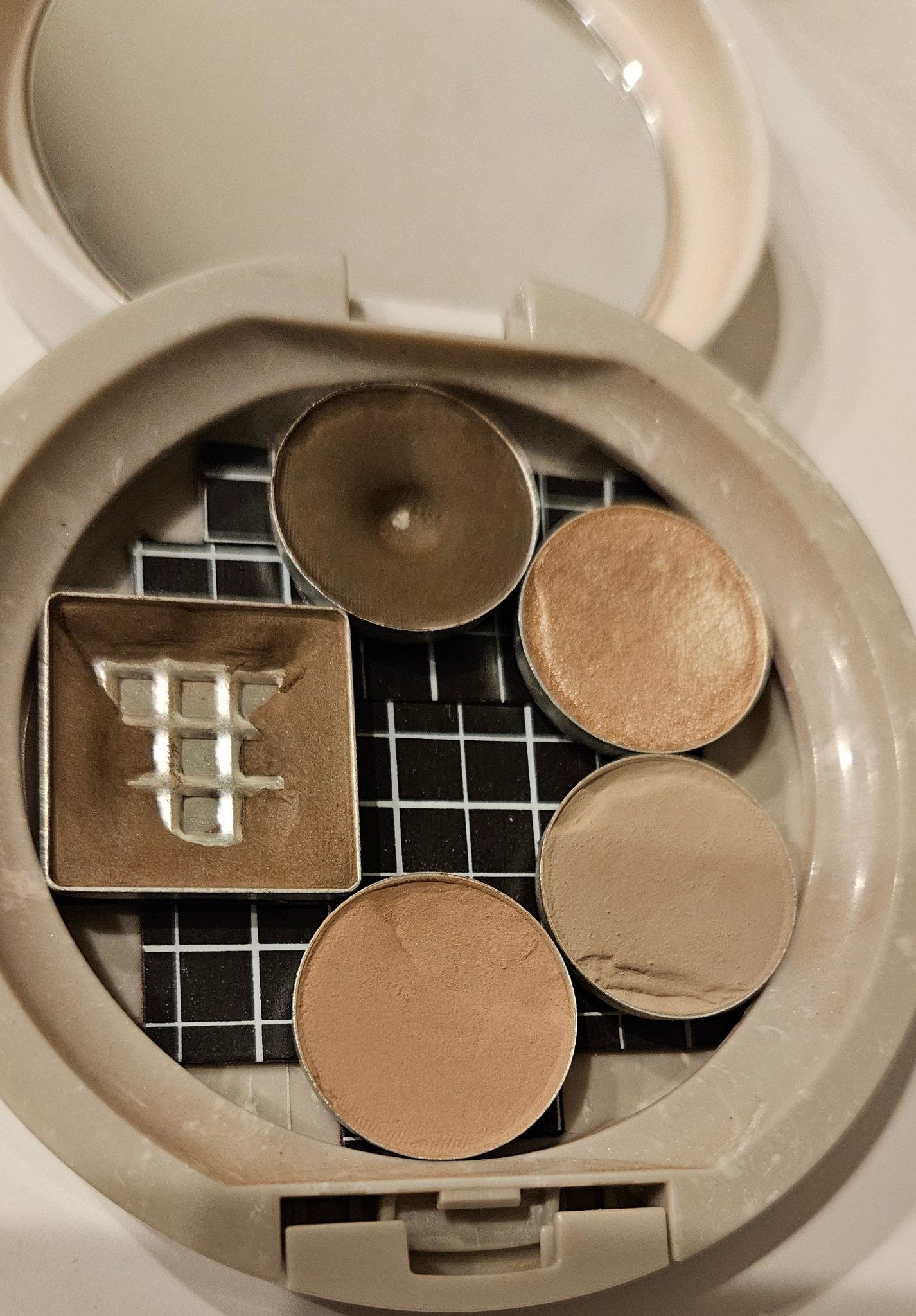 スモール アイシャドウ×9/M・A・C/アイシャドウパレットを使ったクチコミ（1枚目）