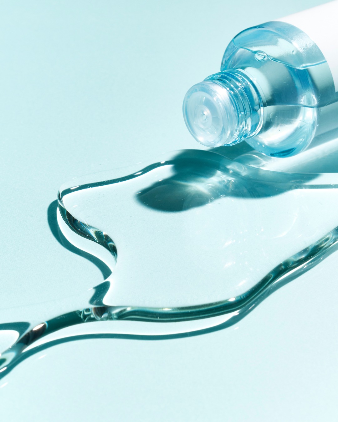 .
📝まつげケア成分配合のポイントメイク落とし

ビタミンB・E誘導体*配合
まつげの周りの皮膚を保湿・保護し、大切なまつげを守ります。

濃いポイントメイクをゴシゴシこすることによってお肌に負担を与えてしまい、色素沈着やシワ、しみ、くす