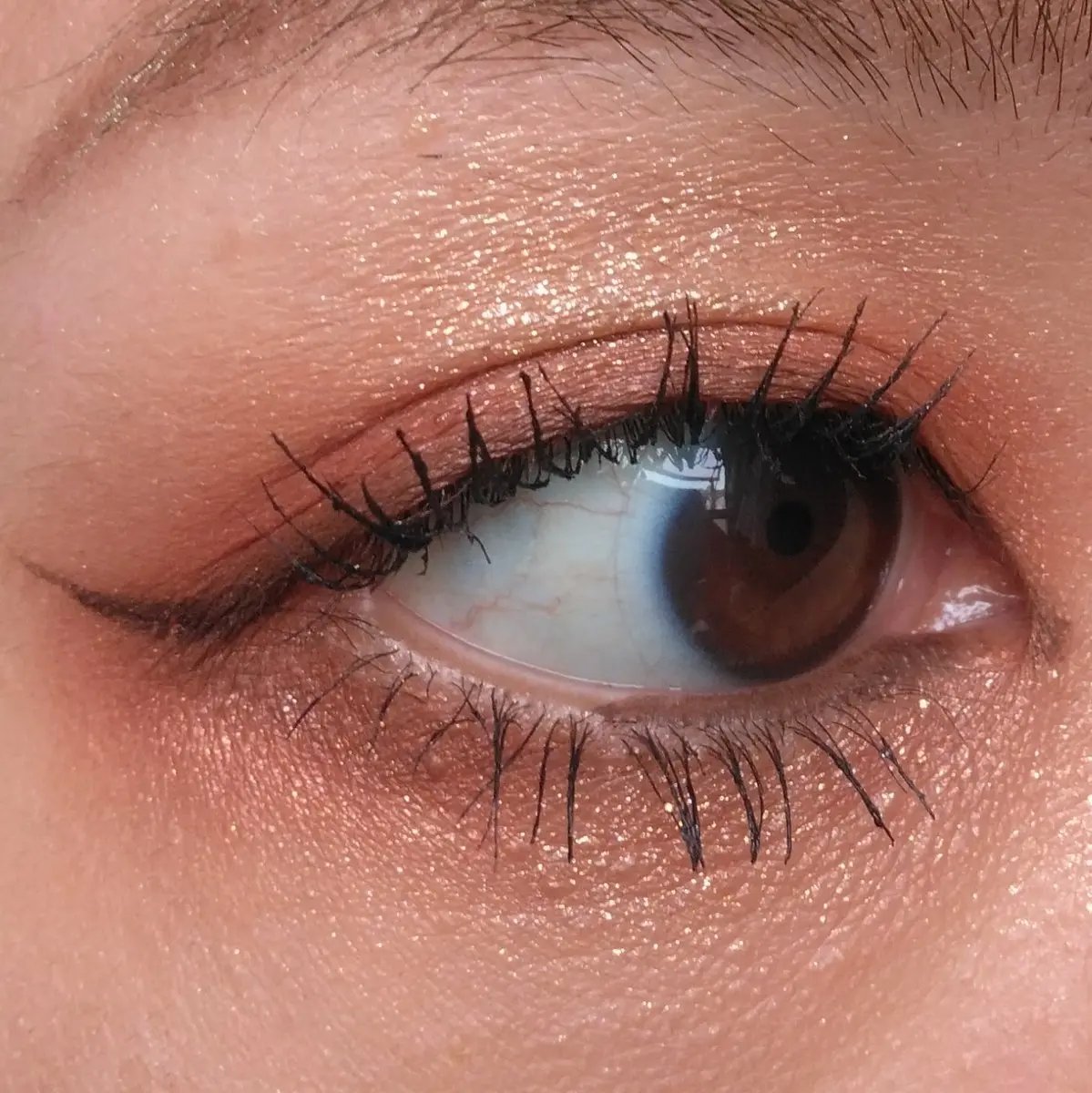 レブロン ダズル アイシャドウ クアッド/REVLON/アイシャドウパレットを使ったクチコミ（3枚目）