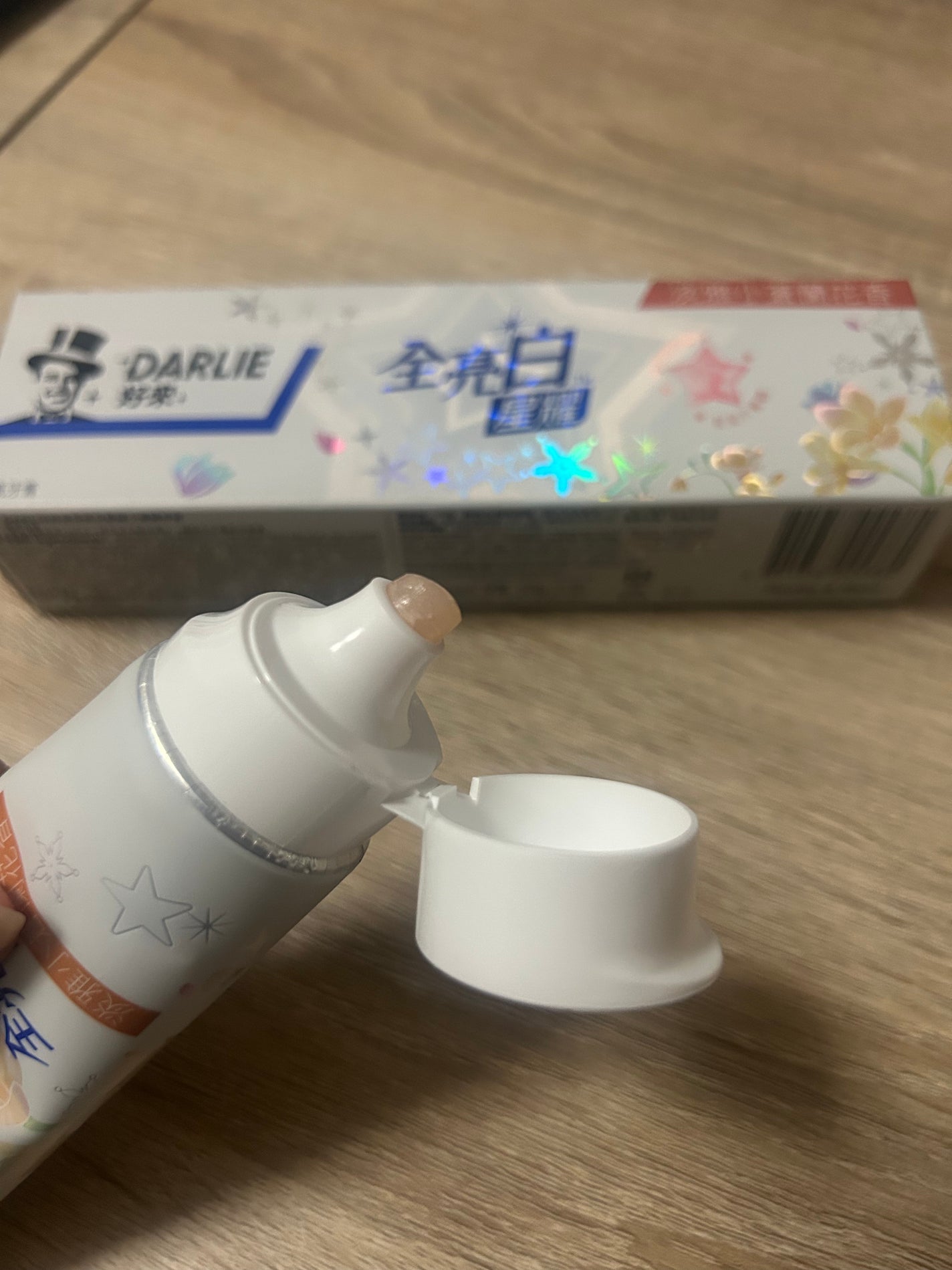 tea on LIPS 「darlie全亮白星耀台湾で購入した星が入ってる歯磨き粉🌟キラ..」(2枚目)