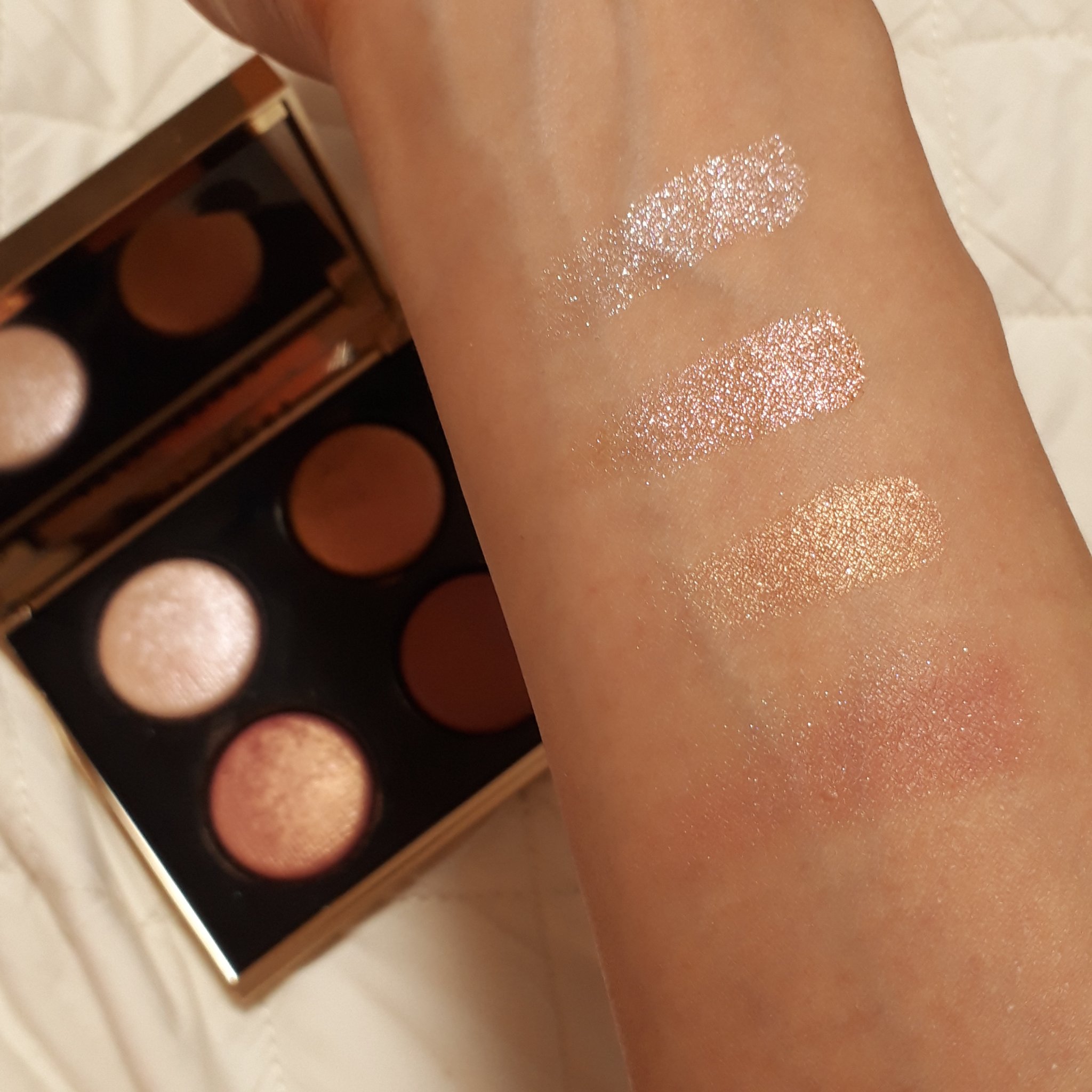 リュクス アイシャドウ クォード グロウ ウィズ ラブ コレクション/BOBBI BROWN/アイシャドウパレットを使ったクチコミ（2枚目）