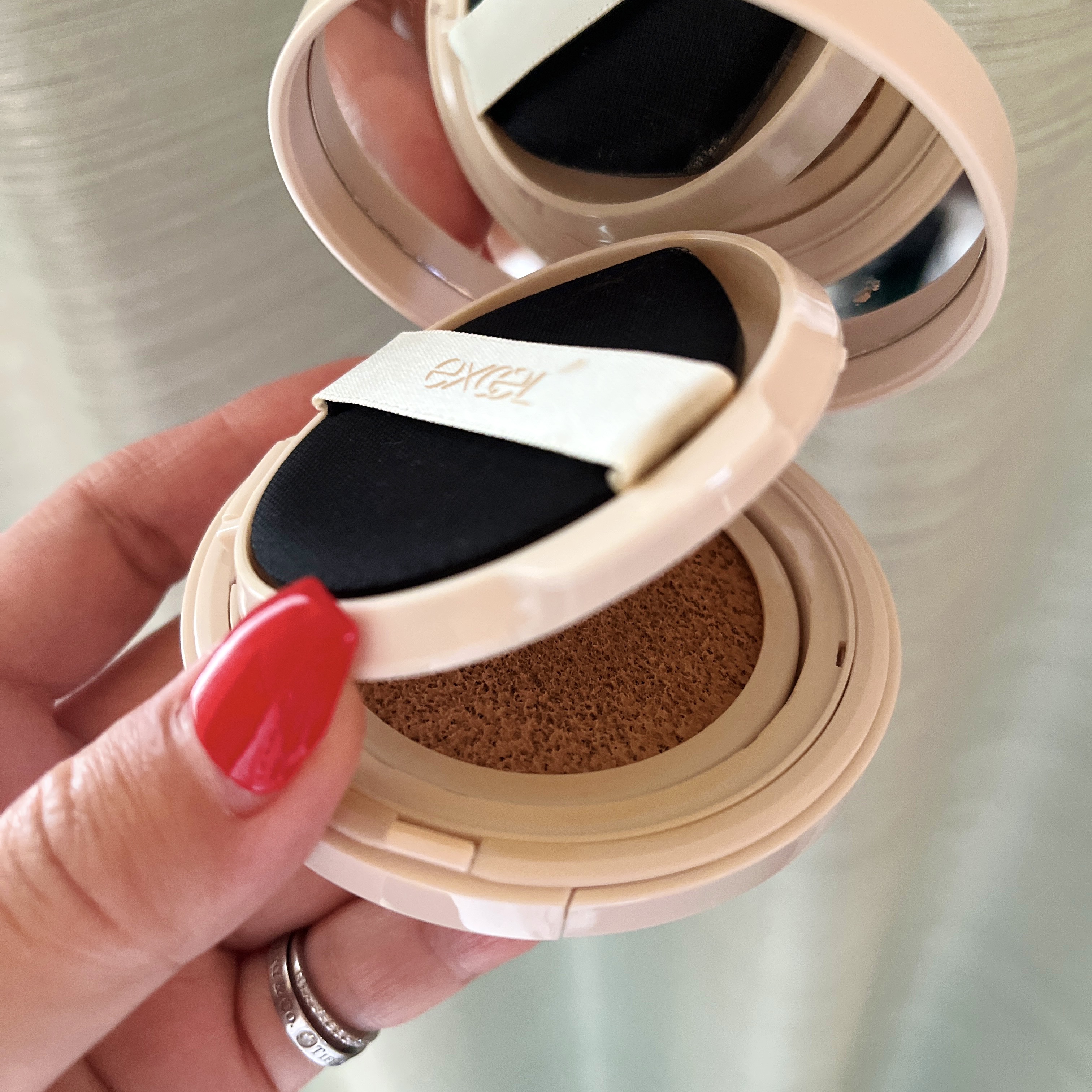 エクセル スキンフラッター セラムクッション SF03 ナチュラルベージュ(本体)/excel/クッションファンデーションを使ったクチコミ（2枚目）