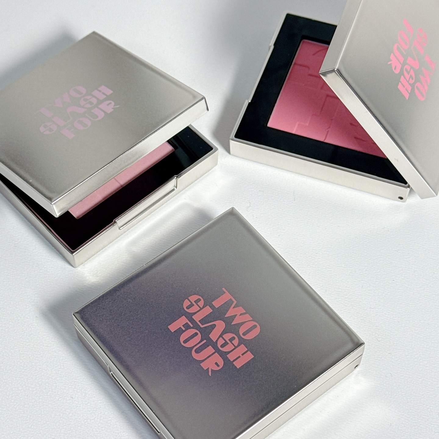 オールオーバーフェイスブラッシュ/TWO SLASH FOUR/パウダーチークを使ったクチコミ（2枚目）