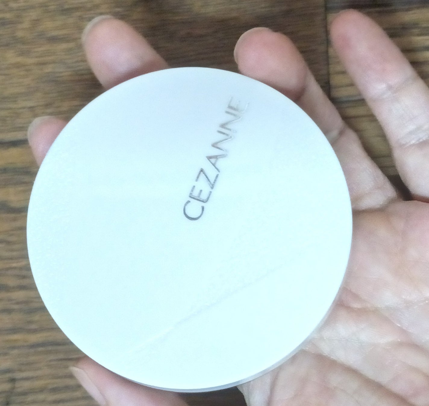 毛穴レスパウダー/CEZANNE/プレストパウダーを使ったクチコミ(3枚目)