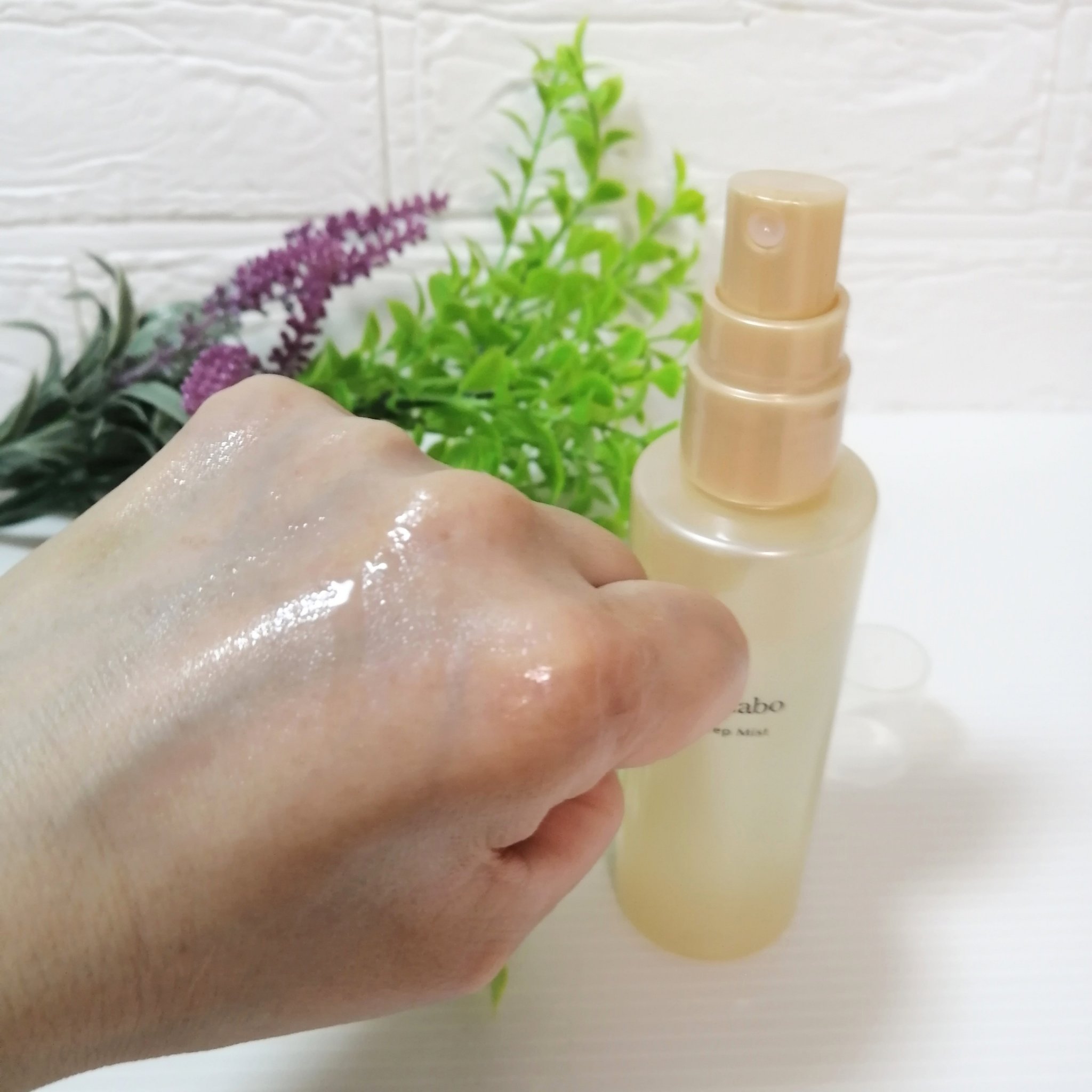 モイストラボ メイクキープミスト＜ツヤタイプ＞/Moist Labo/ミスト状化粧水を使ったクチコミ（3枚目）