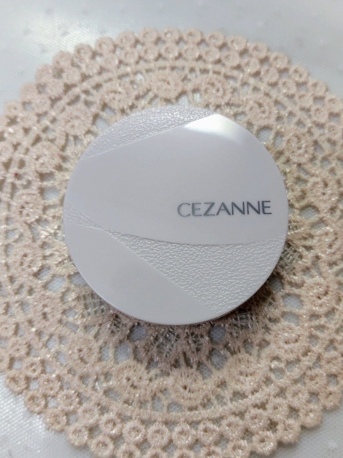 毛穴レスパウダー/CEZANNE/プレストパウダーを使ったクチコミ(4枚目)