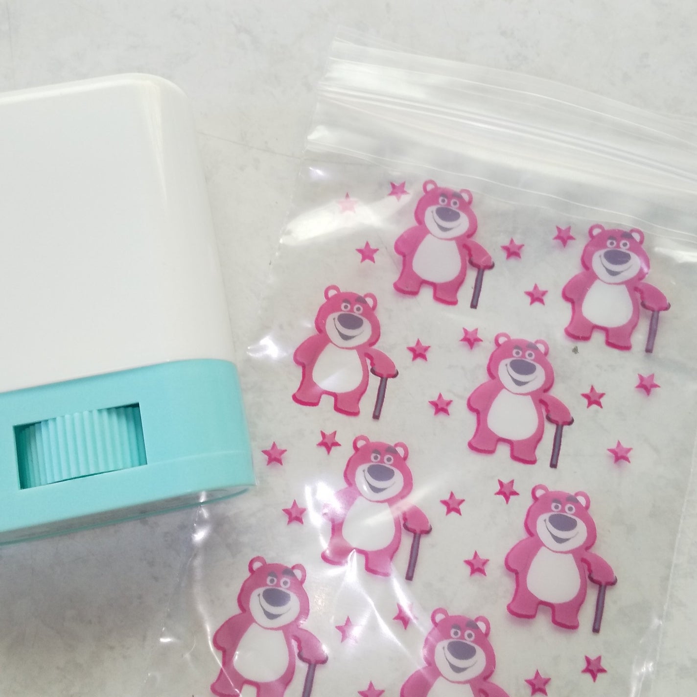 紫外線予報 さらさらUVスティックF/紫外線予報/日焼け止めスティックを使ったクチコミ(2枚目)